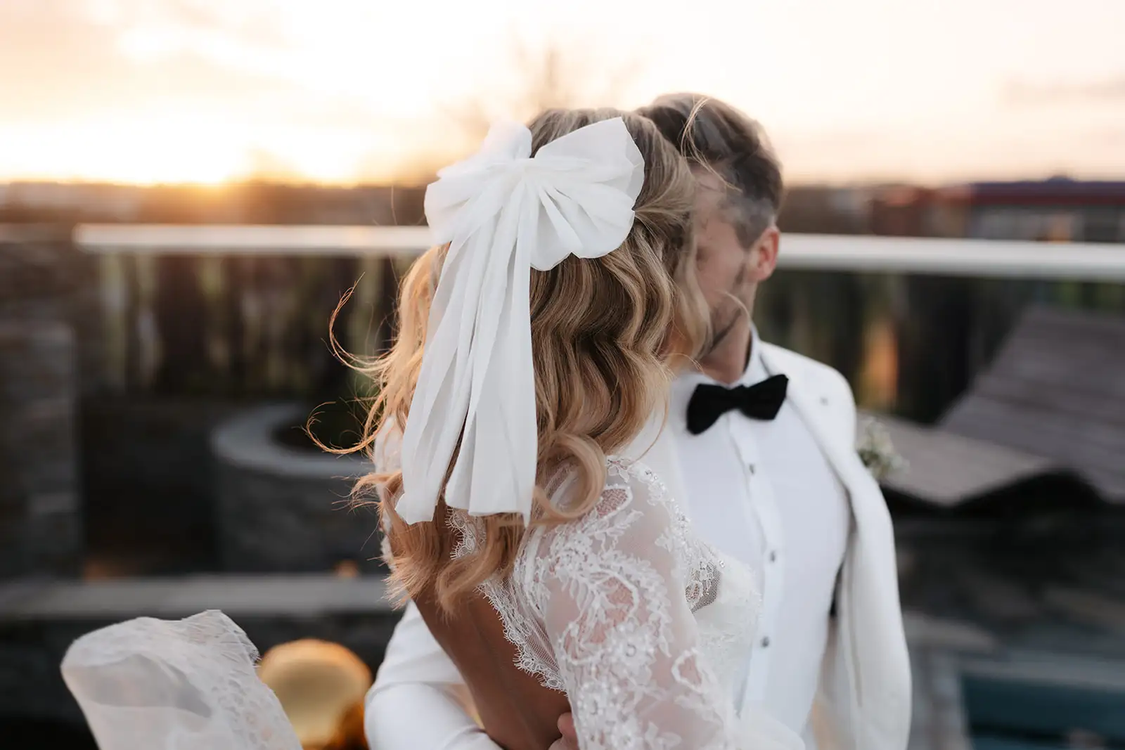 Hochzeit Paarshooting Paar, Nahaufnahme Schleife Braut