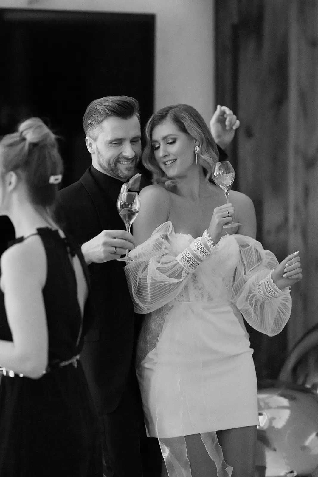 Hochzeit Party Braut tanzt Bräutigam, schwarz weiß