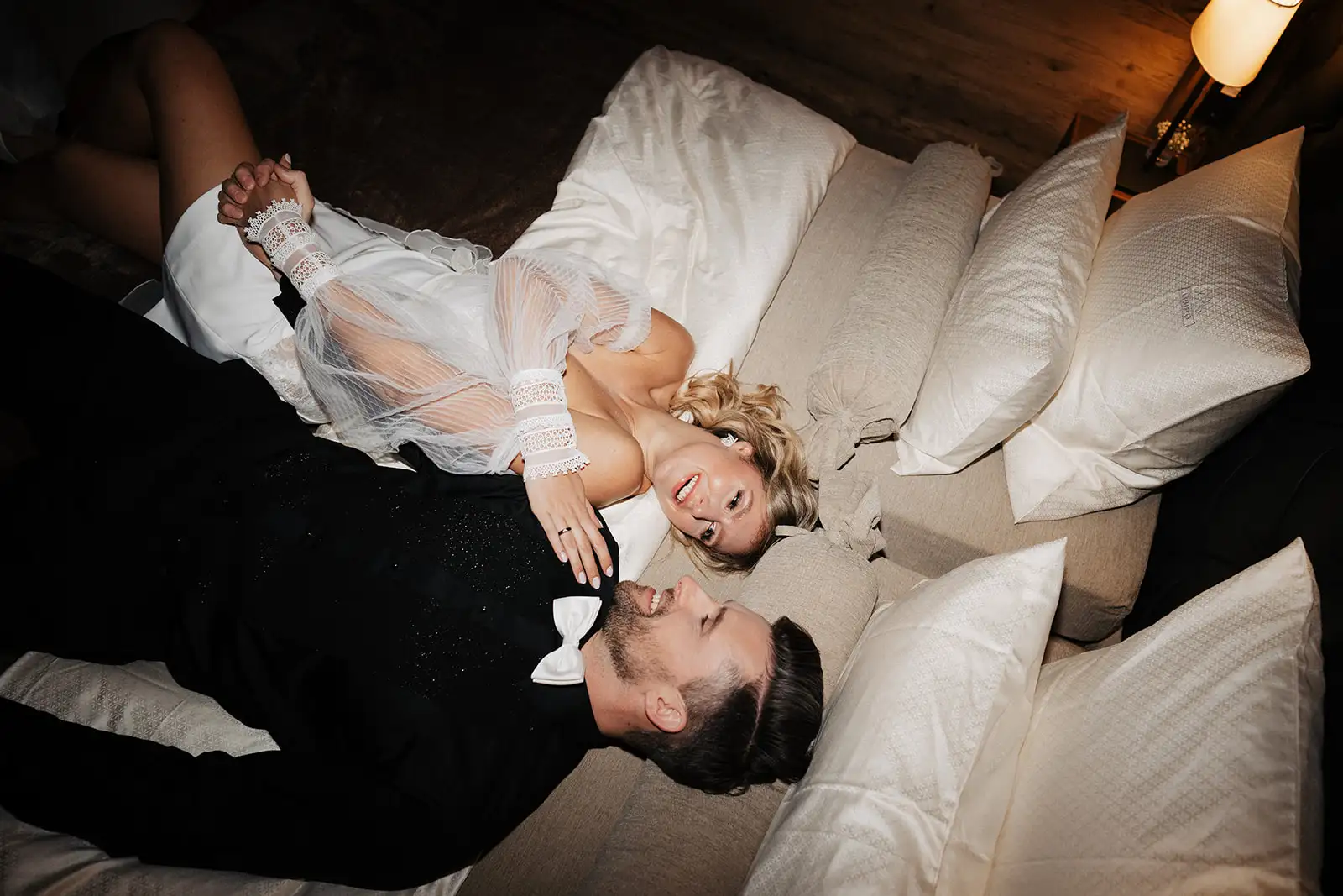 Hochzeit Hochzeitsnacht Brautpaar im Bett