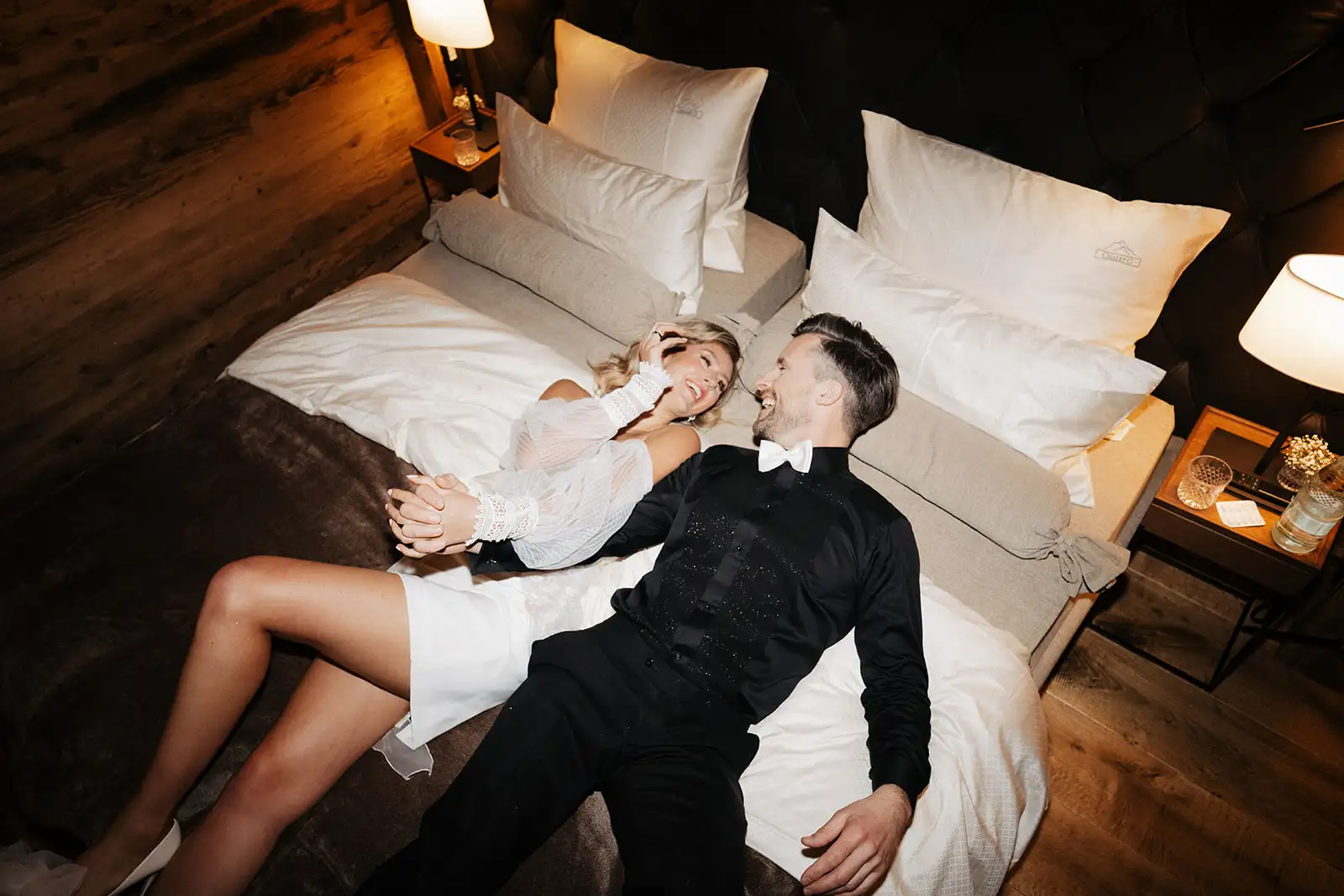 Hochzeit Hochzeitsnacht Brautpaar im Bett