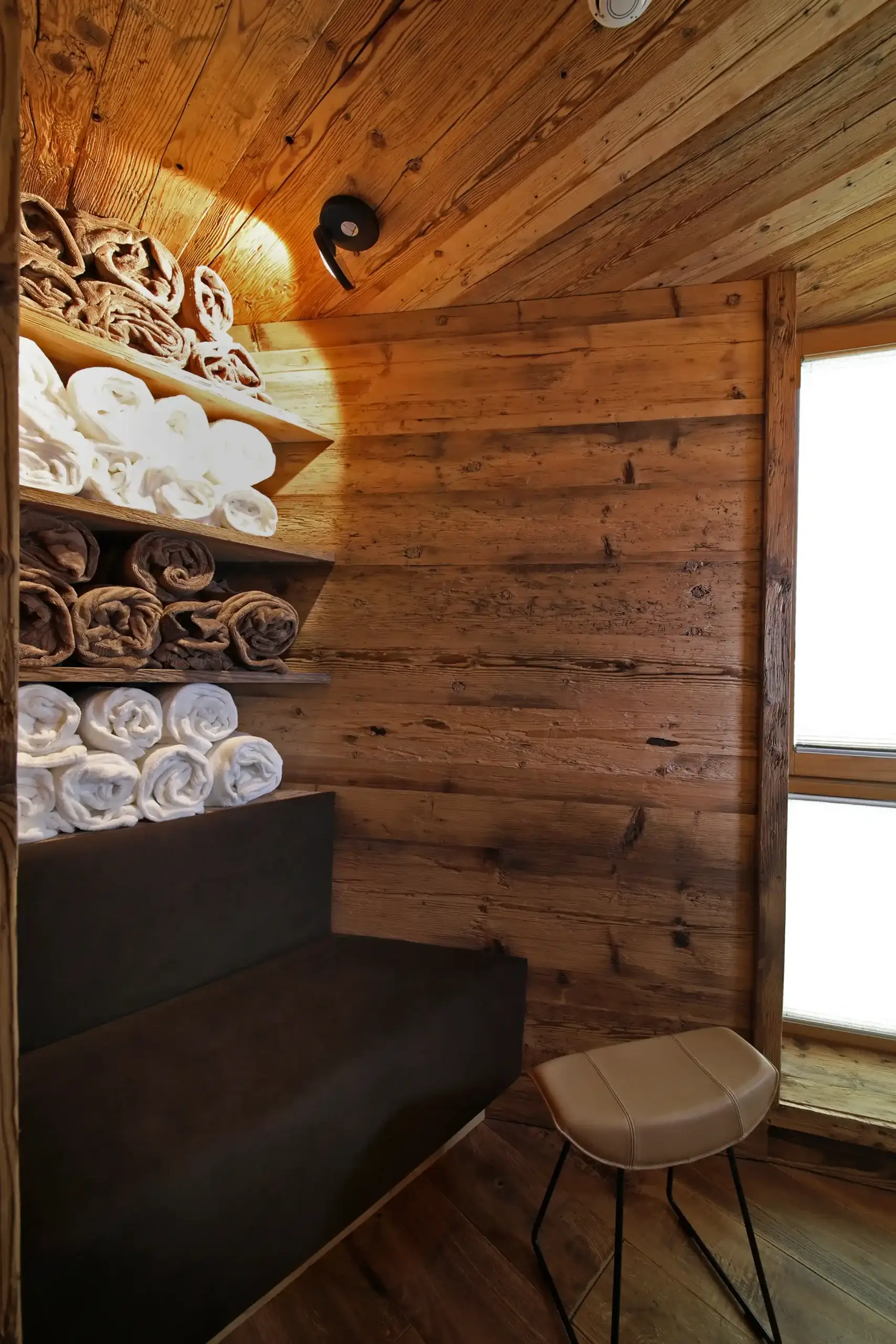 Chalet O Galerie Drinnen Handtücher im Regal