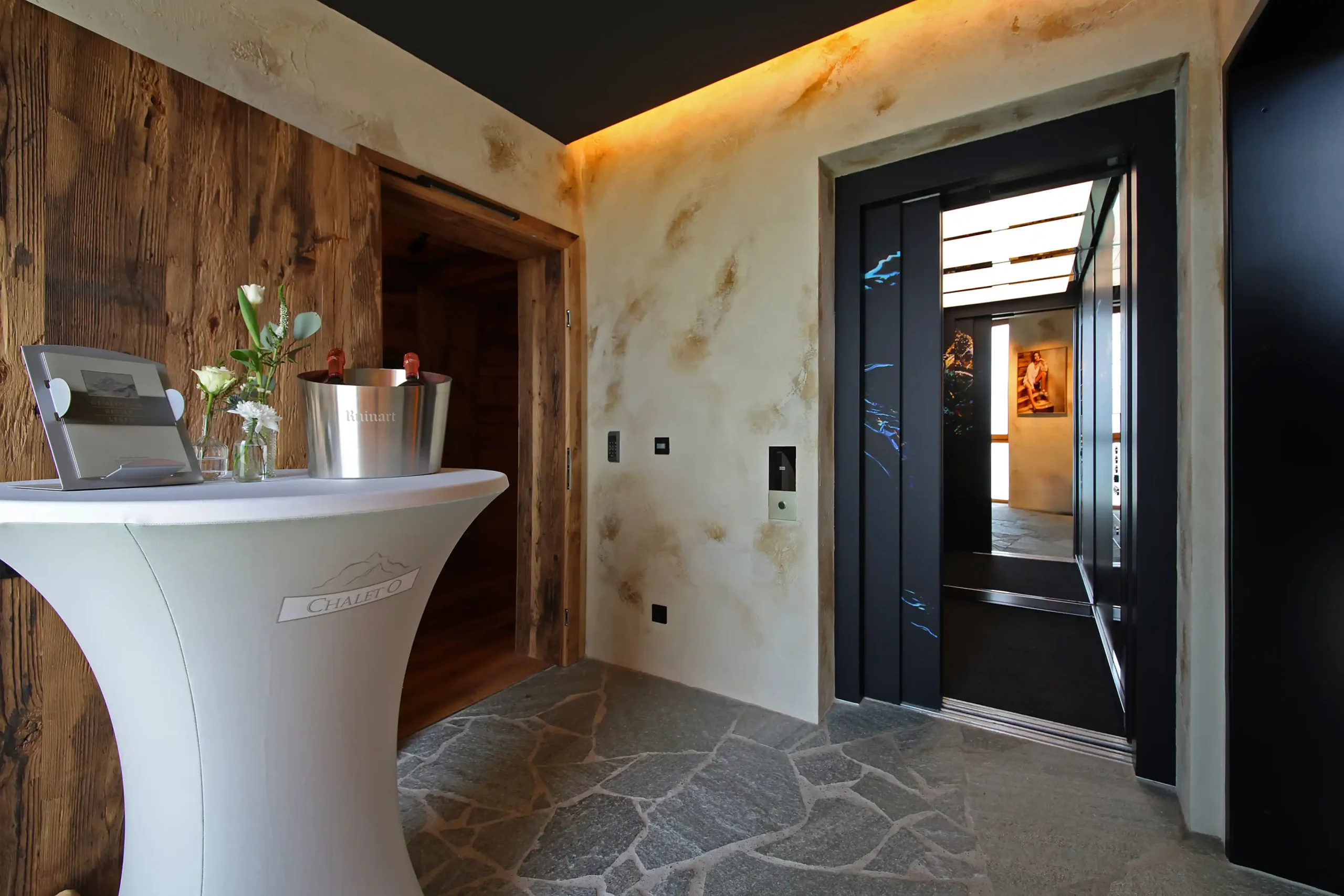 Chalet O Galerie Drinnen Eingangsbereich Fahrstuhl