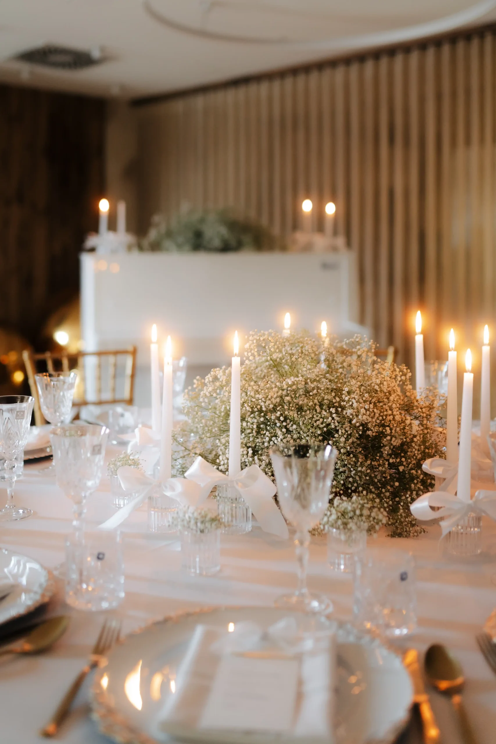 Chalet O Hochzeit Tischdeko, bei Kerzenschein