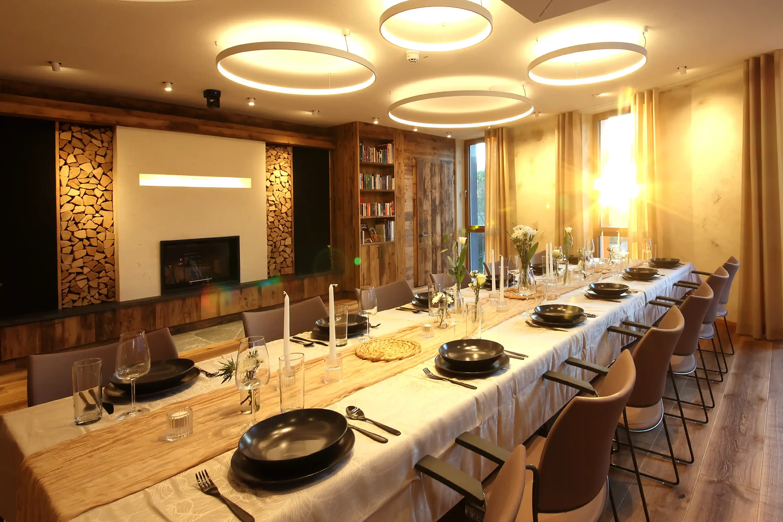 Chalet O großer Raum Tischgedeck Tafel