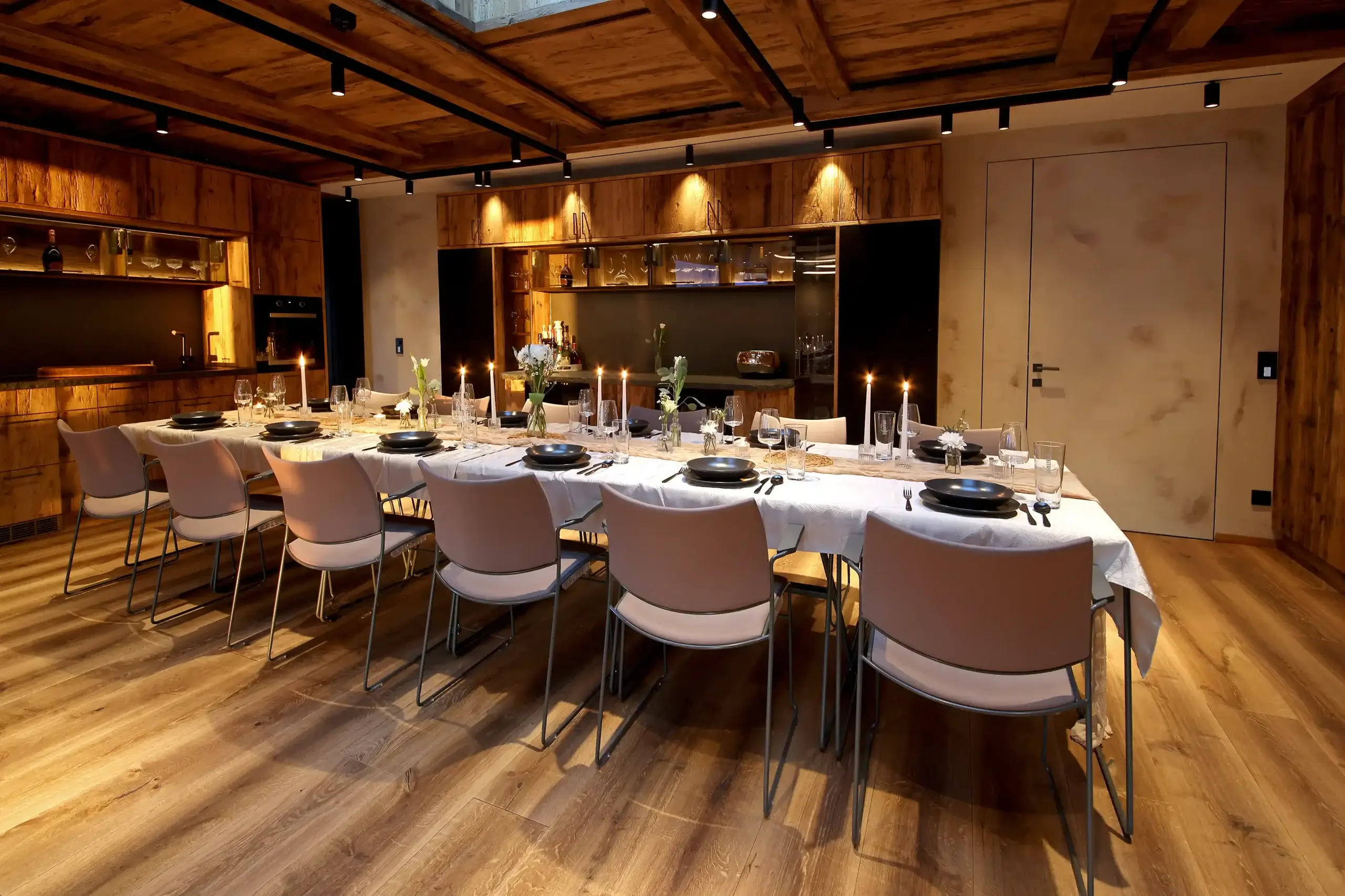 Chalet O großer Raum Tischgedeck Tafel