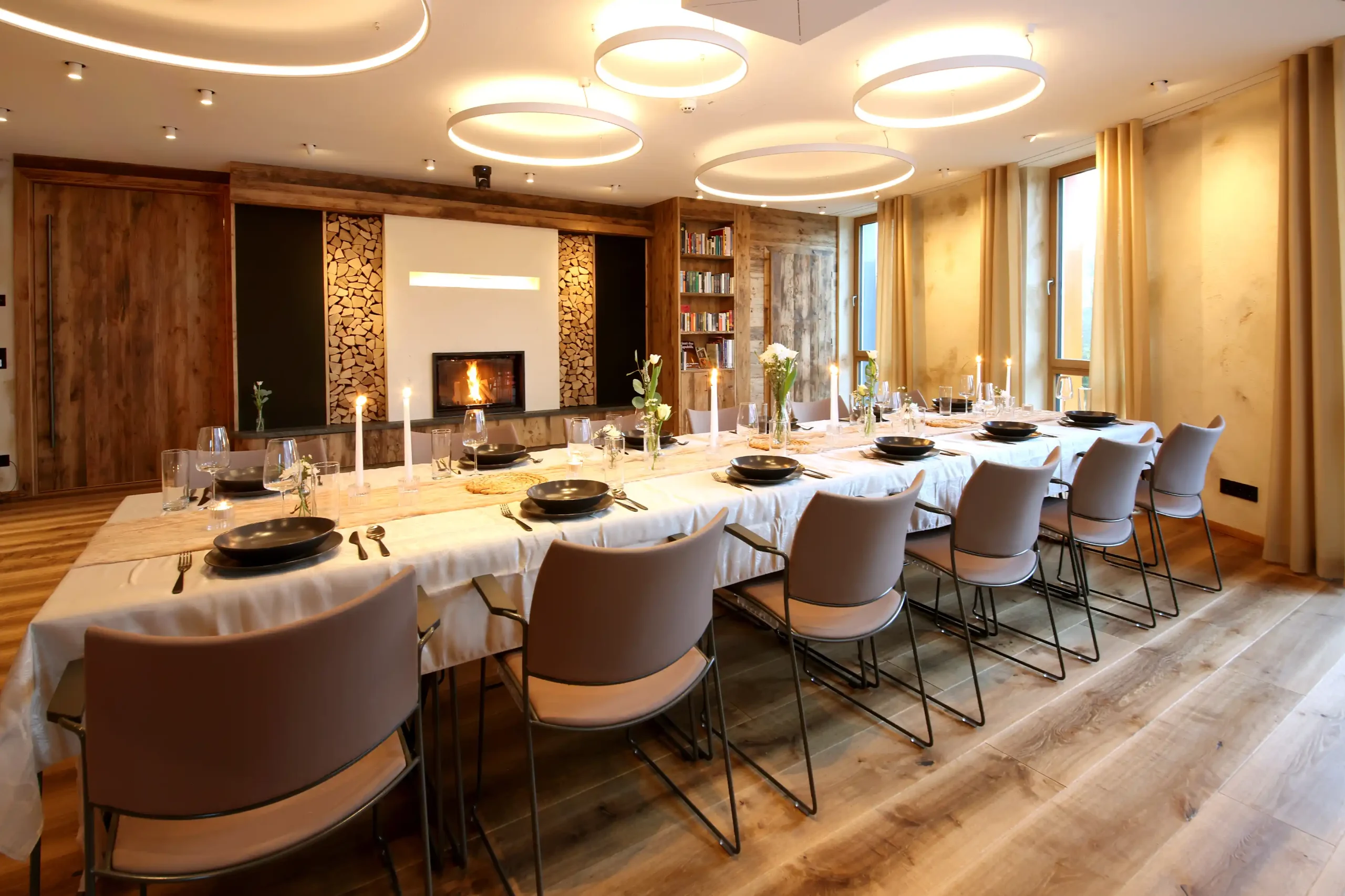 Chalet O großer Raum Tischgedeck Tafel