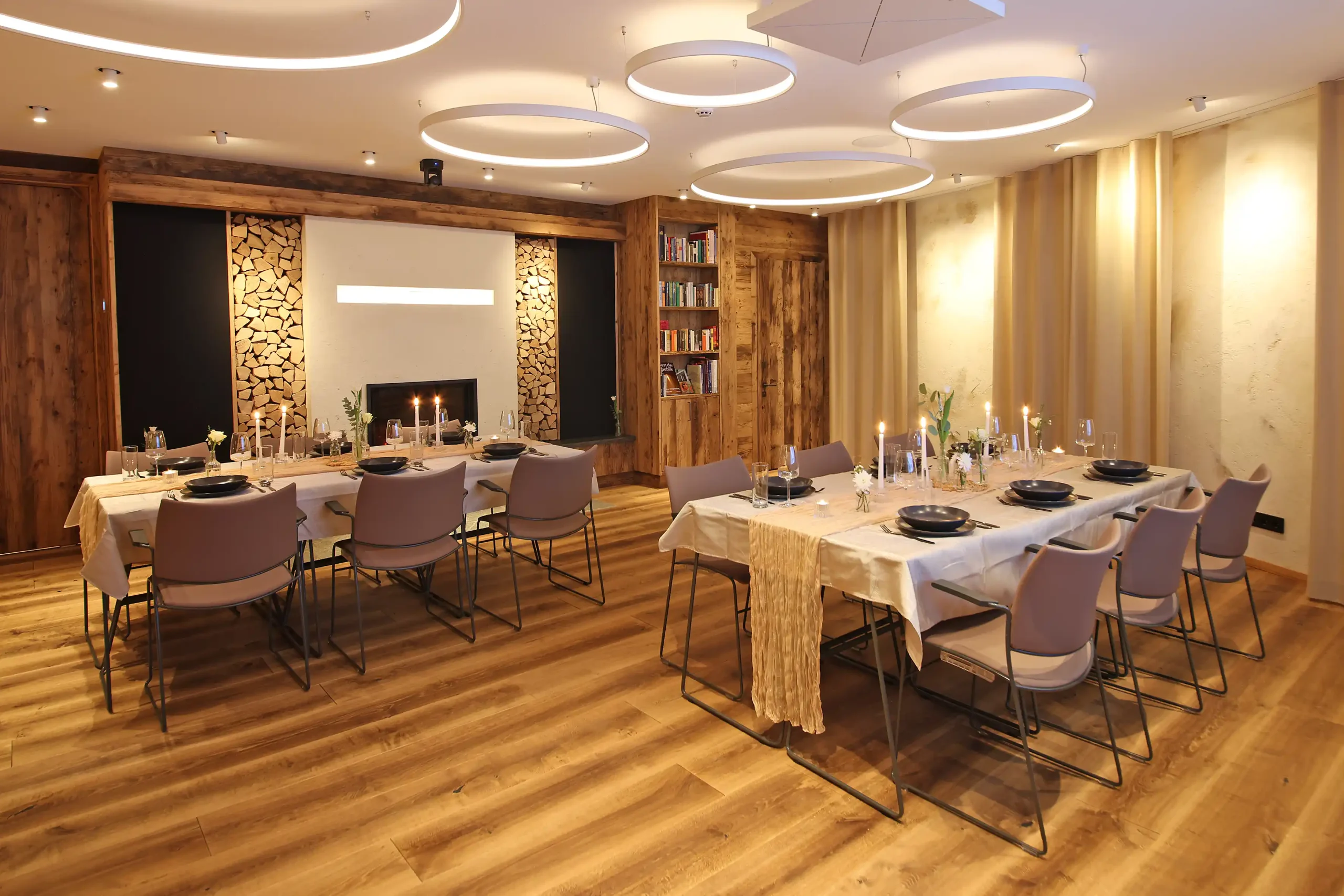 Chalet O großer Raum Tischgedeck Tafel