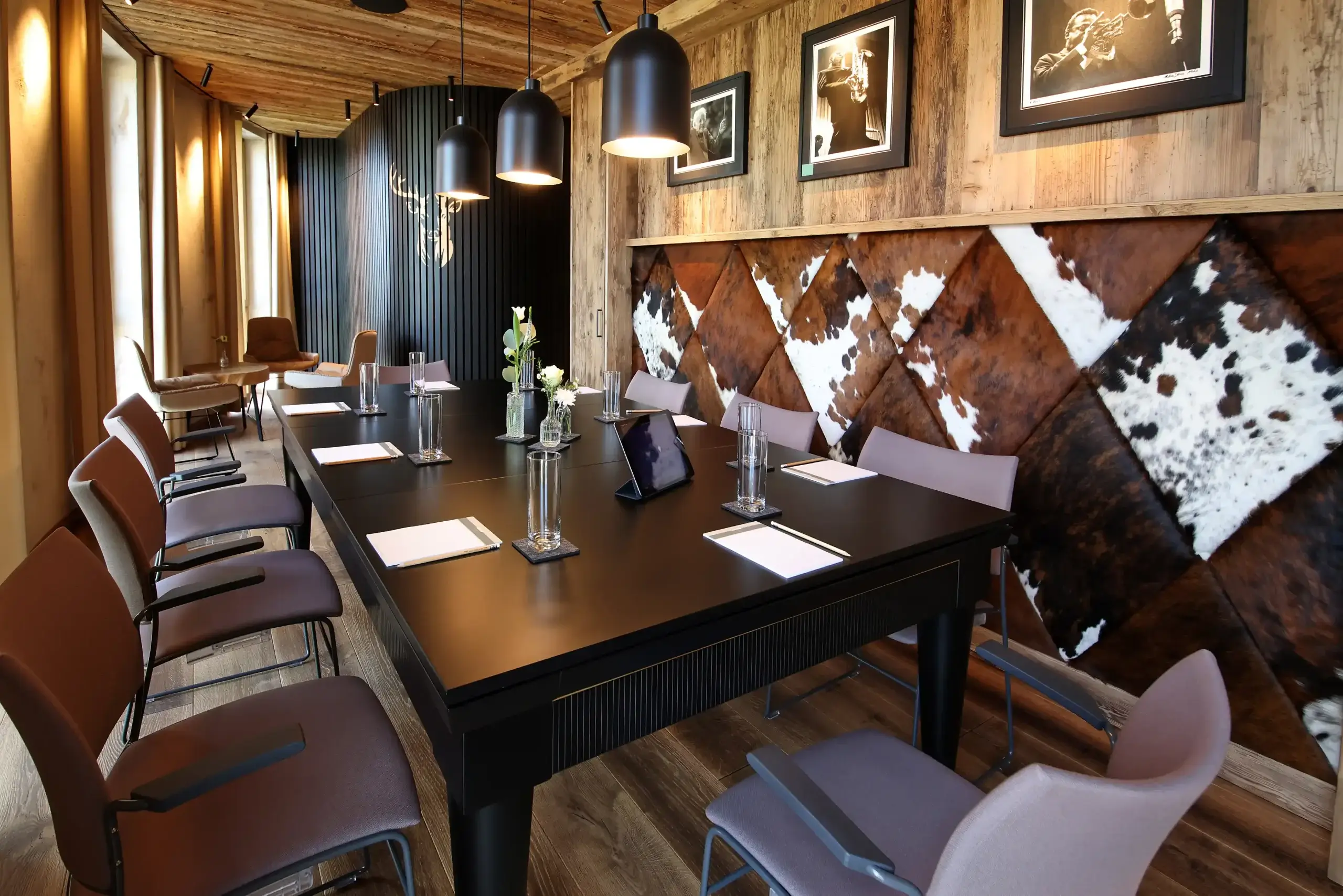 Chalet O Drinnen Meetingtisch