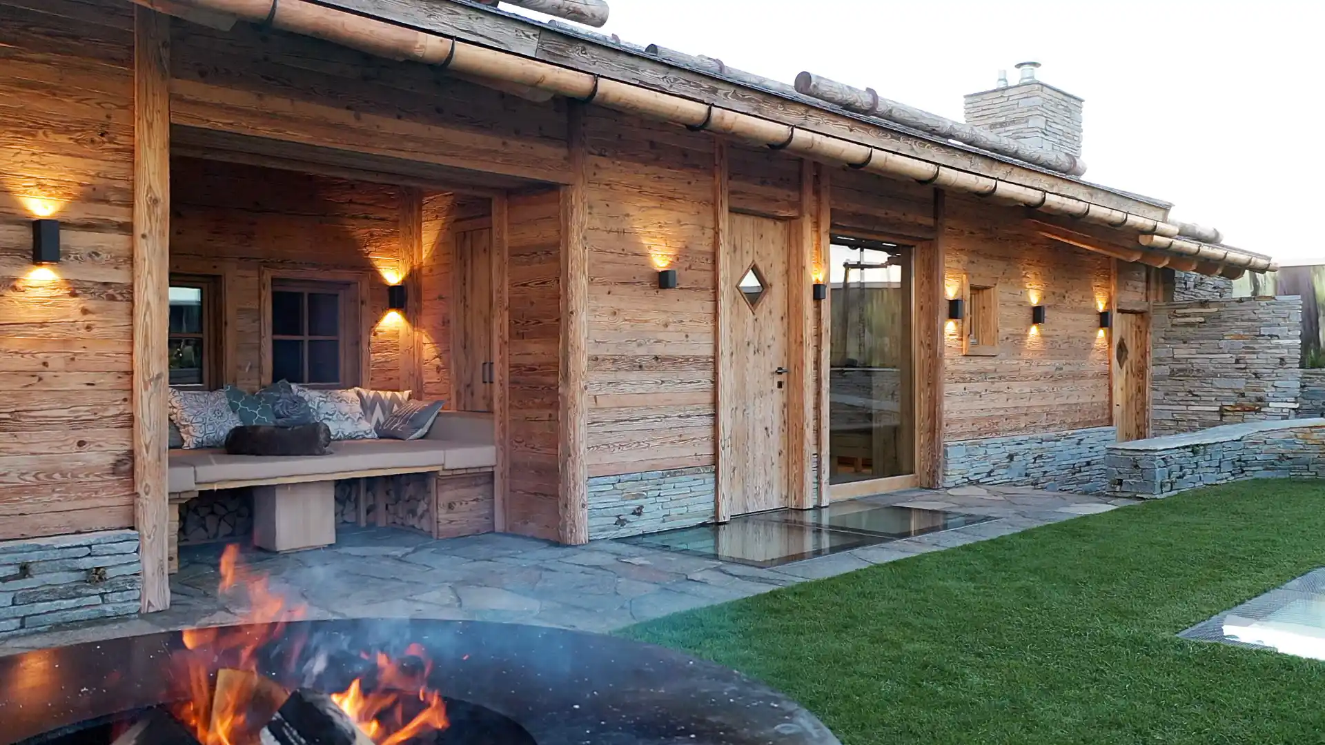 Chalet O von Außen Feuerring