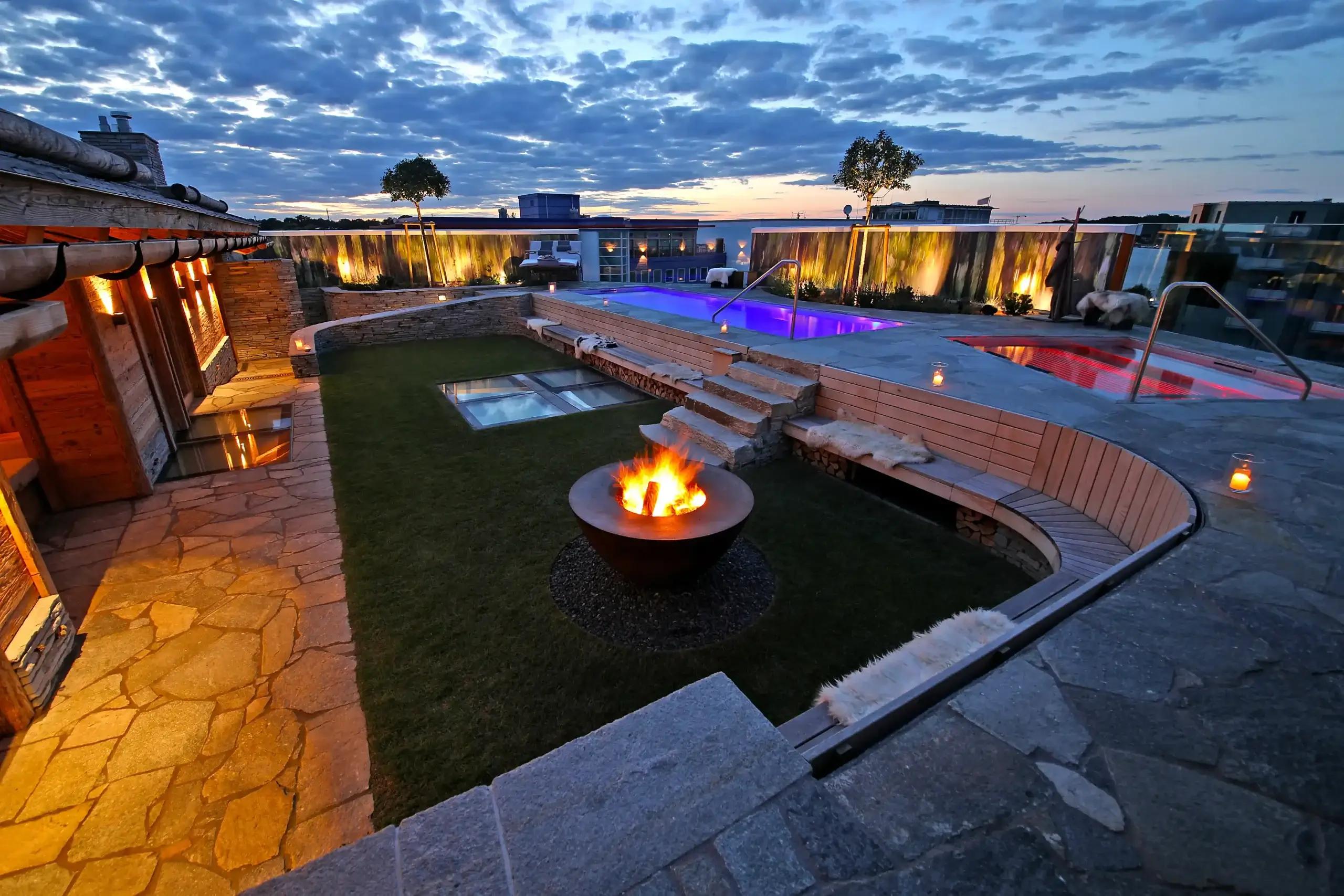 Chalet O von Außen Pool Belichtung