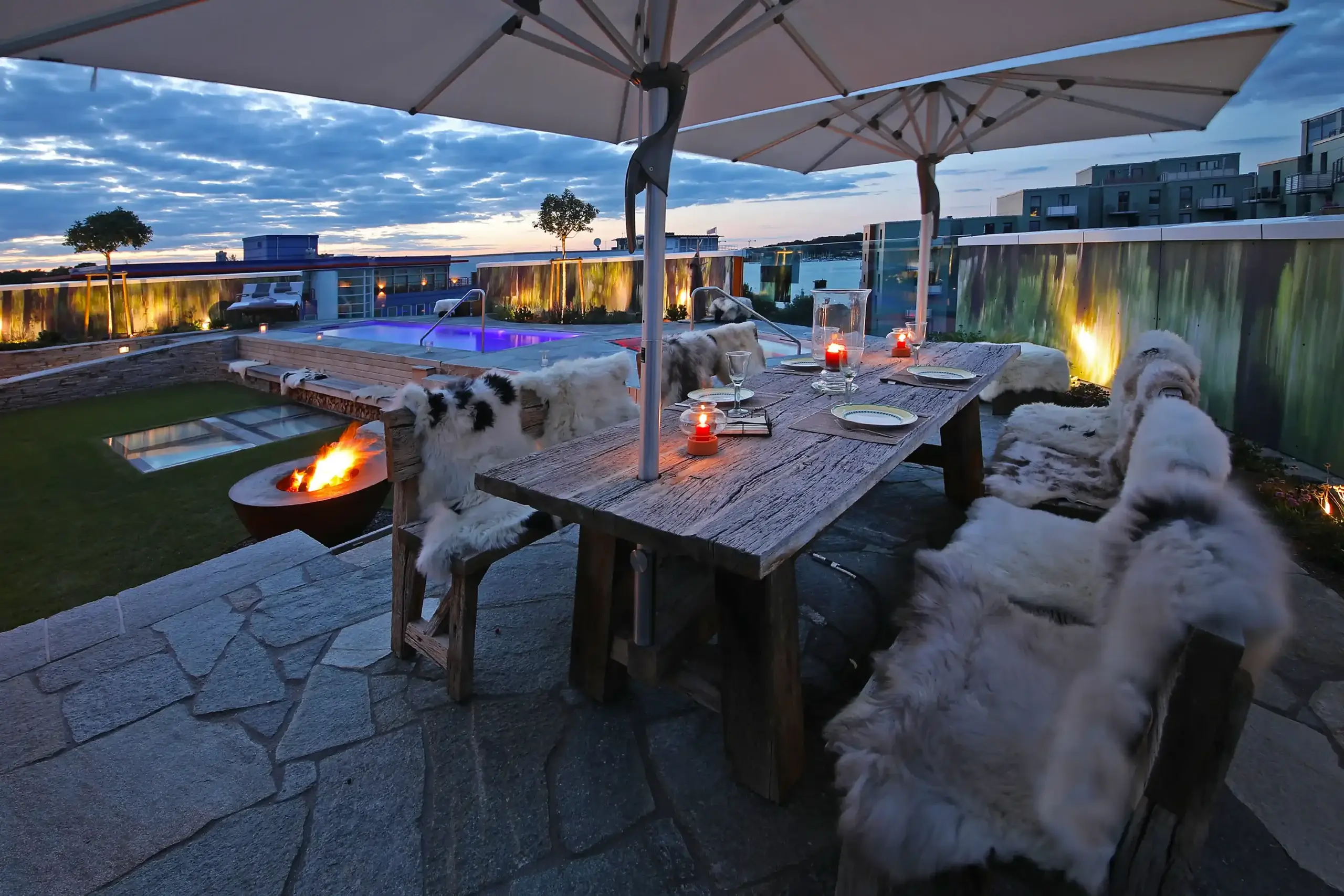 Chalet O von Außen Sitzecke Fälle