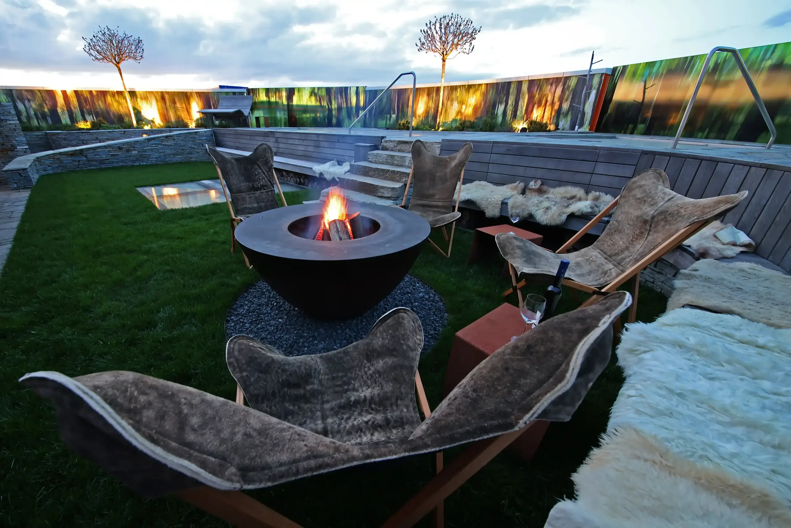 Chalet O von Außen Sitzecke Fälle und Feuerring