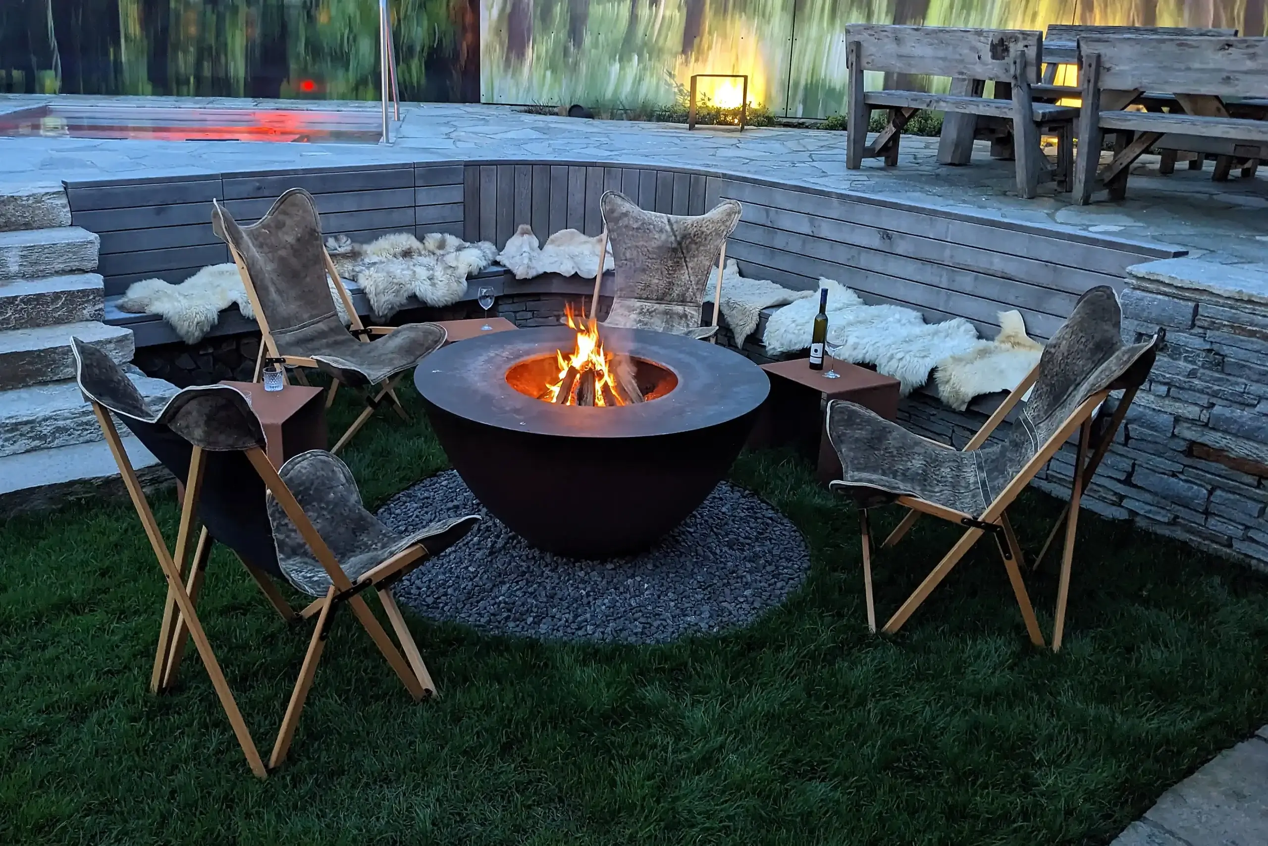 Chalet O von Außen Sitzecke Fälle und Feuerring