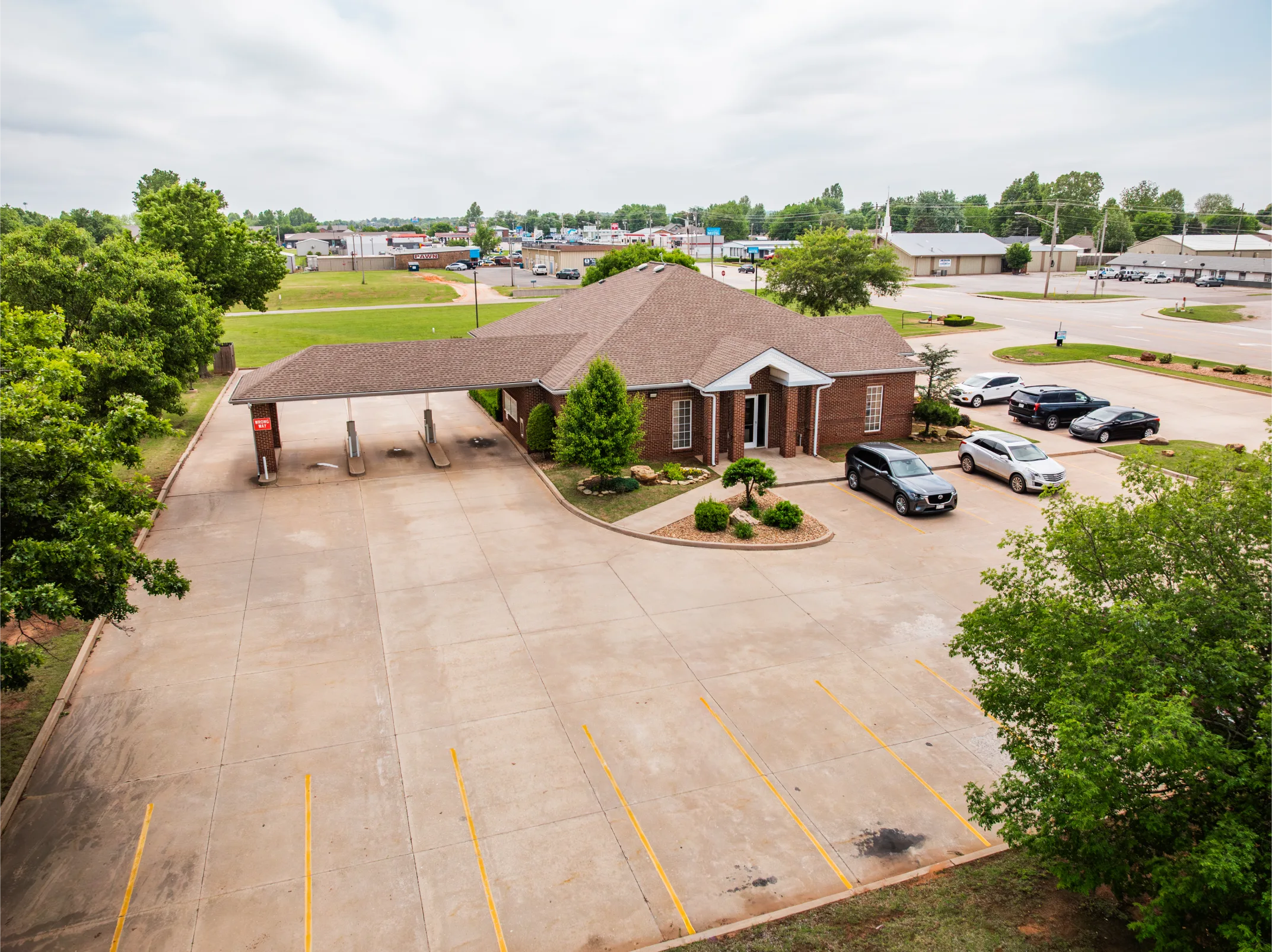 Aerial view of the Brooks Bank Newcastle branch and its drive-thru lanes