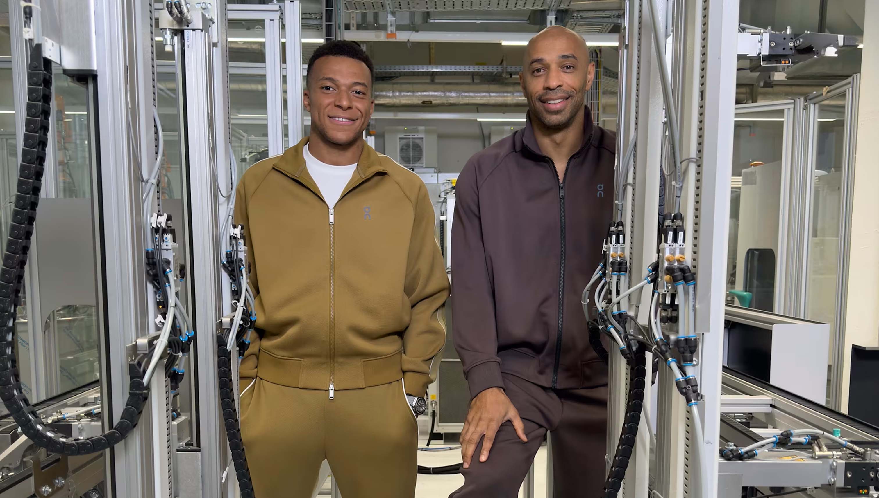 Thierry Henry (r.) arbeitet bereits seit Ende 2025 als Director of Football an der Expansion von ON in den Fußball mit.