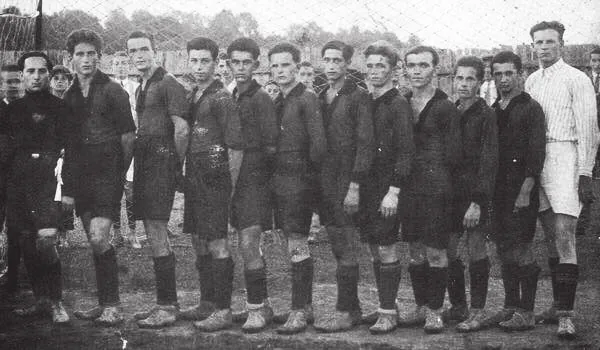 Борац 1927. године: Лудвиг Навркаљ, Мишо Чавраг, Карло Попић, Милан Савић, Чавић, Младен Марчетић, Здравко Шербл, Бранко Кривокућа, Илић, Владимир Трдак