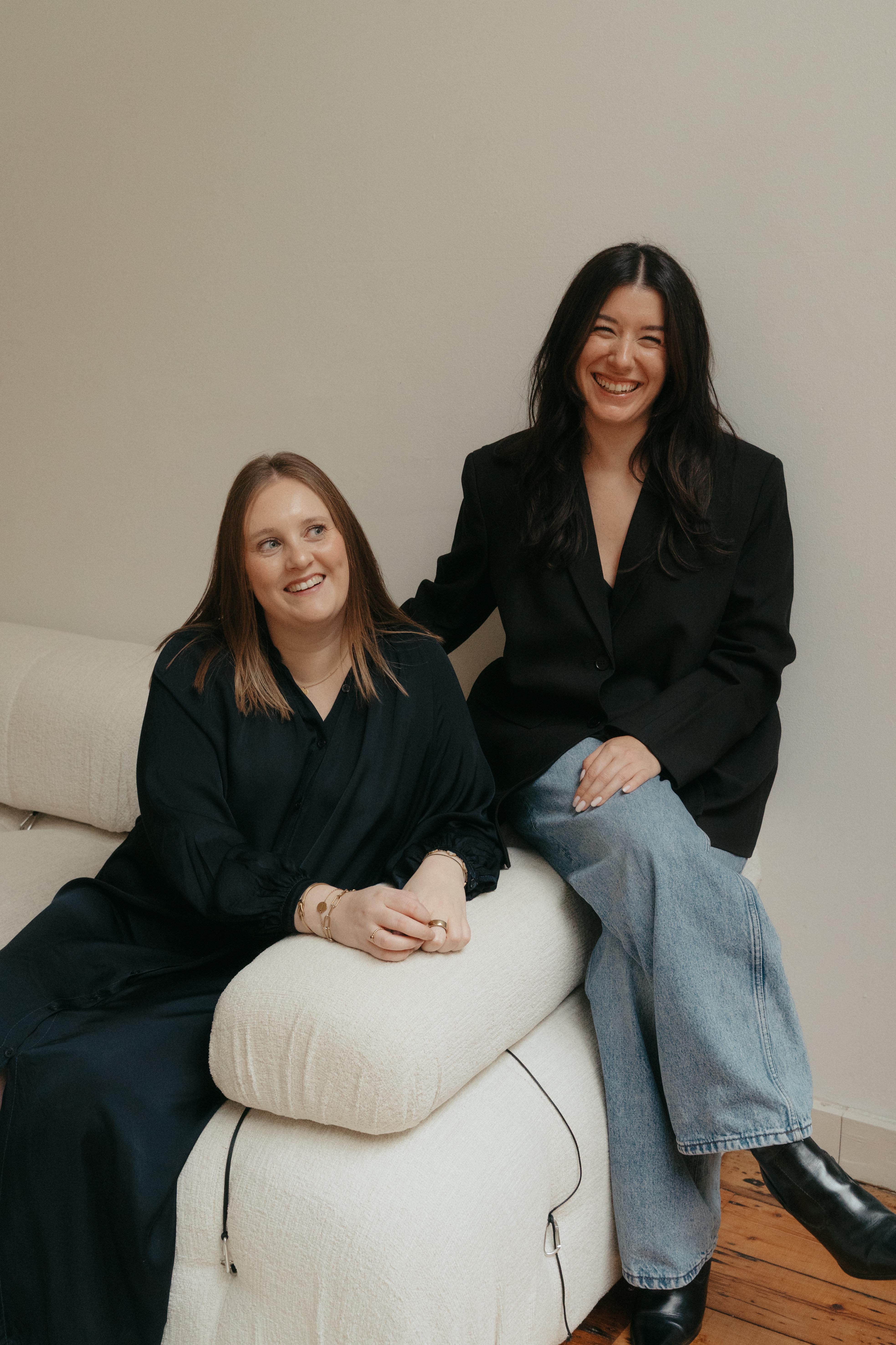 Tessa Pieters & Yasmine Vennekens, copywriter en grafisch ontwerper bij Studio Herman.