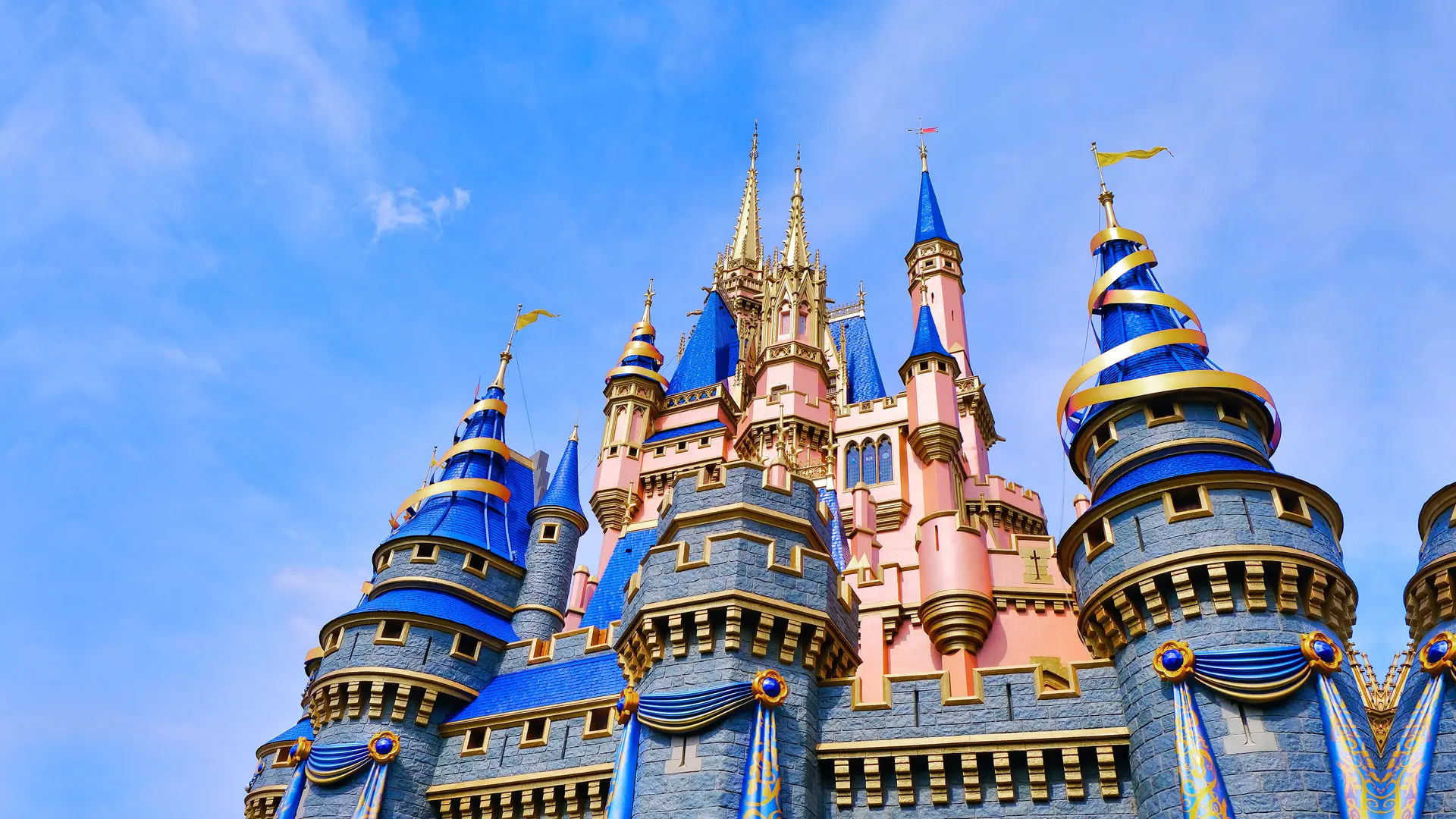 Castillo de Magic Kingdom visto desde abajo