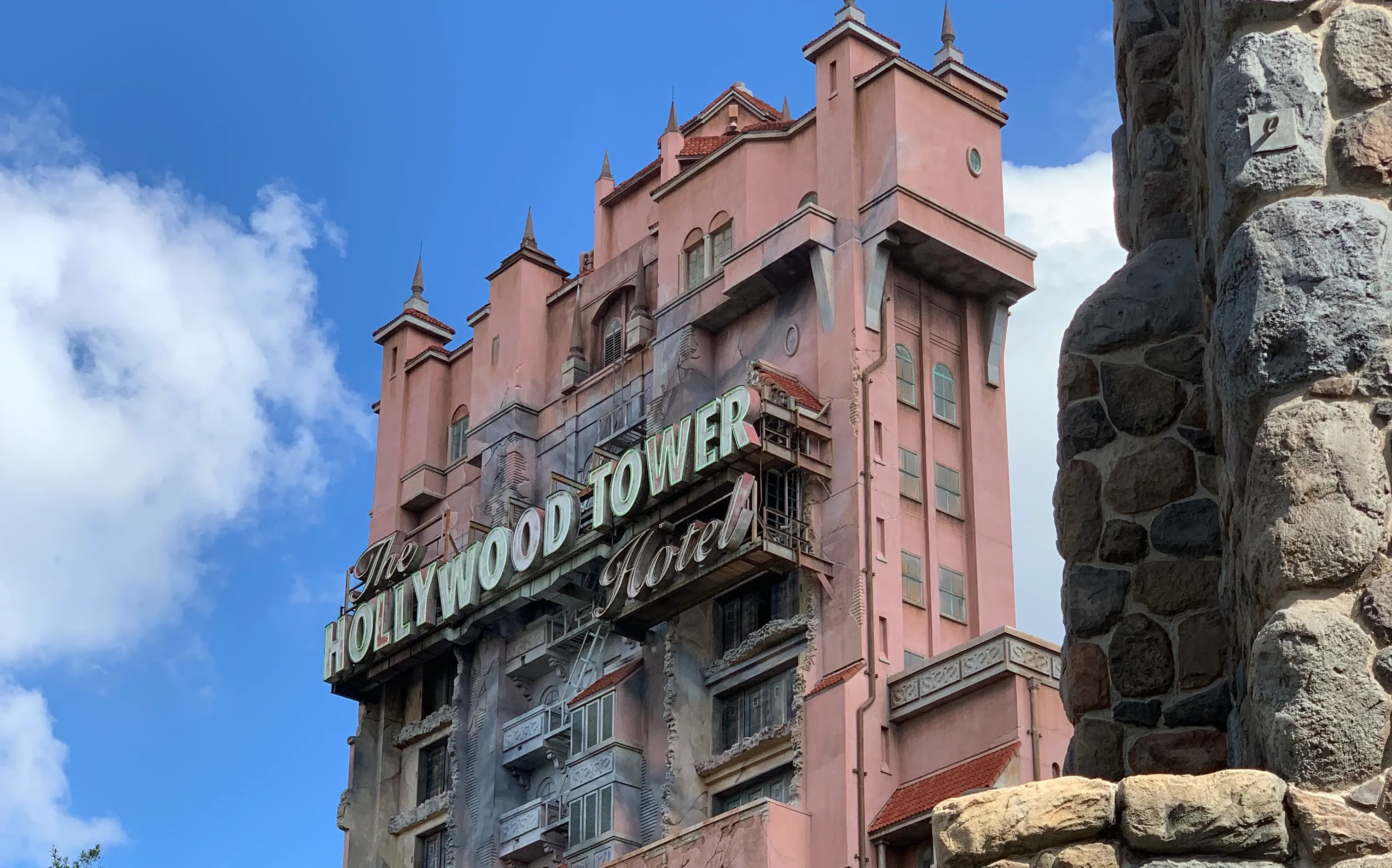 imagen de la atraccion tower of terror en hollywood studios en disney orlando