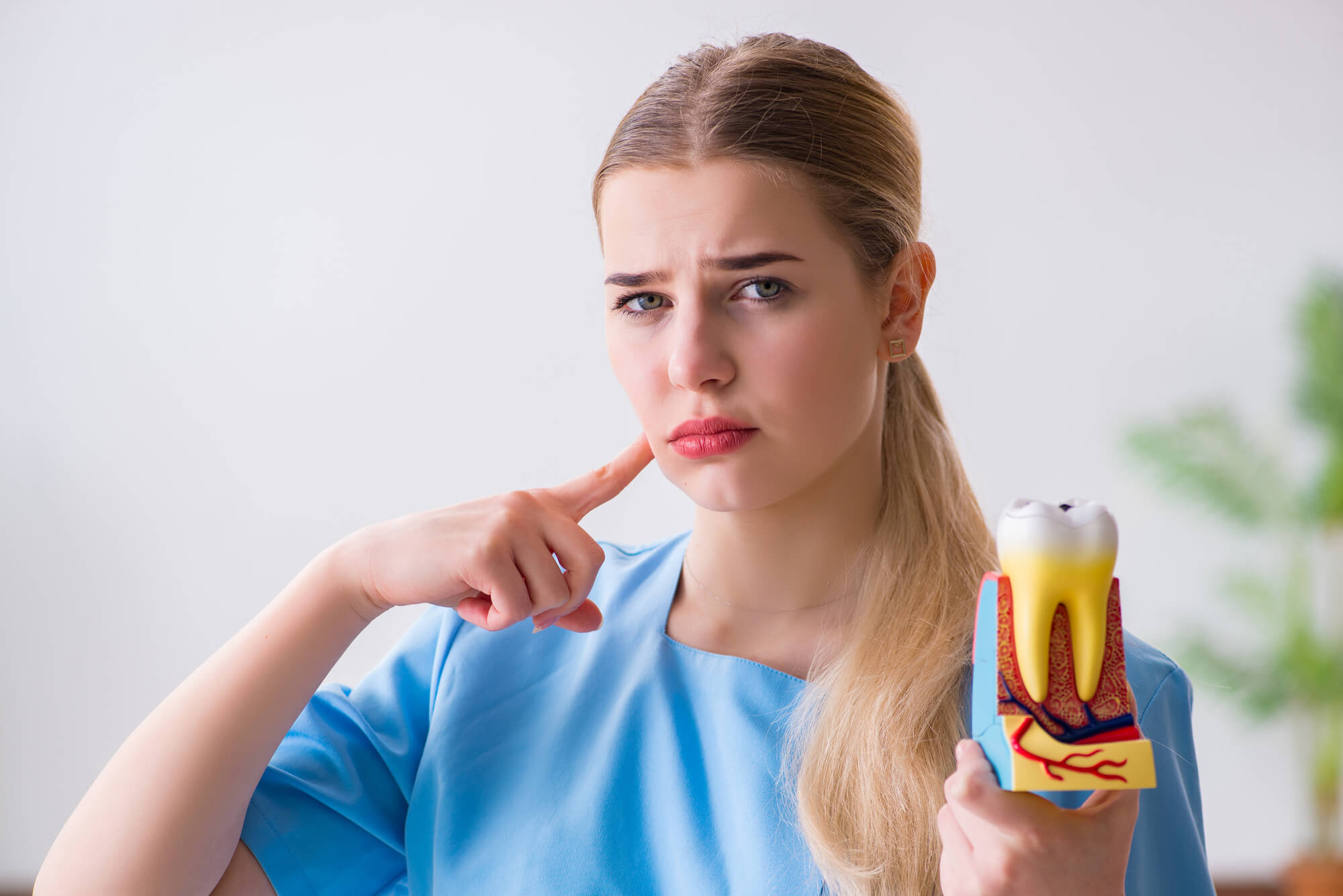 Top Tips to Prevent Peri-Implantitis and Protect Your Implants 