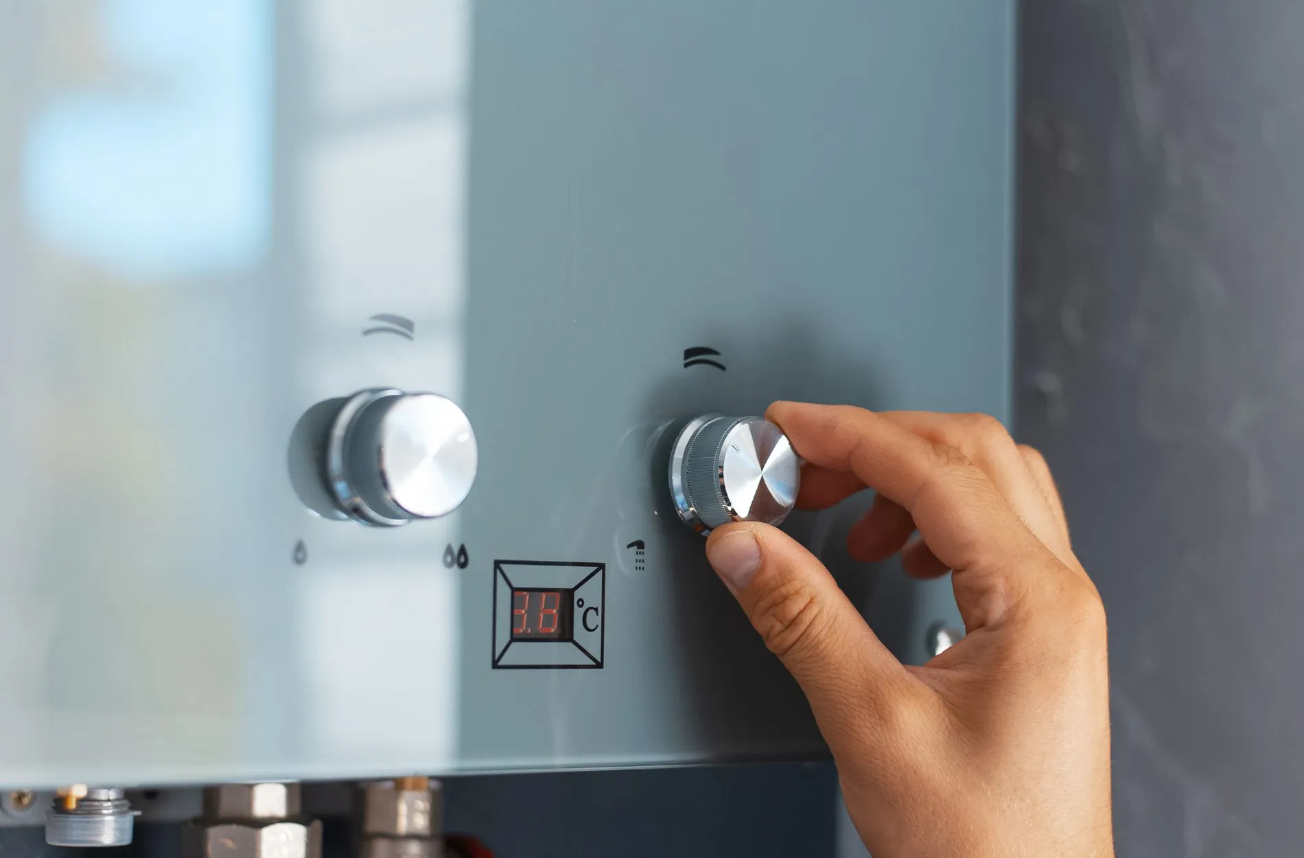 Tankless vs. Traditional Water Heaters: Finding the Best Fit for Your Blue Springs, MO Home