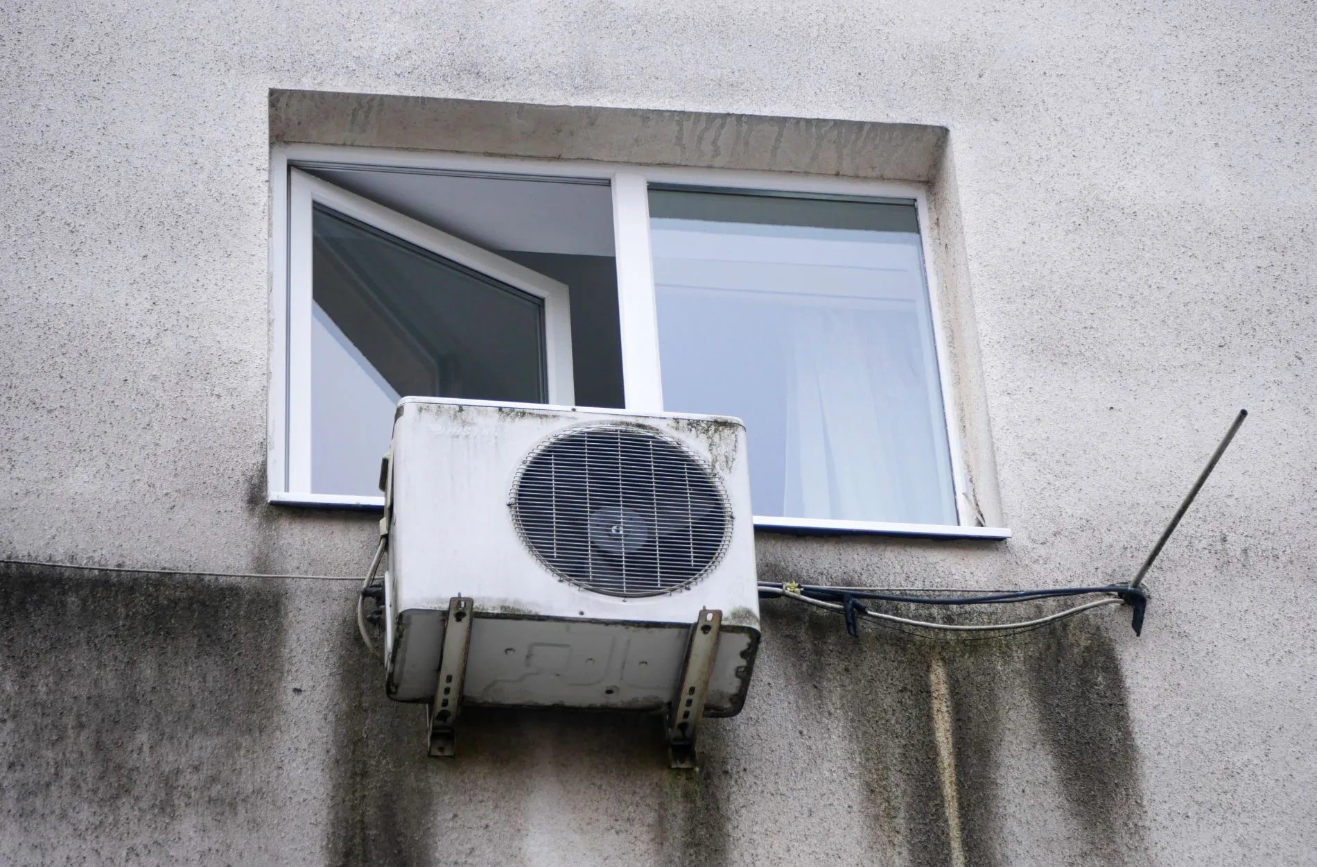 When to Replace vs. Repair Your Aging AC in Kansas City