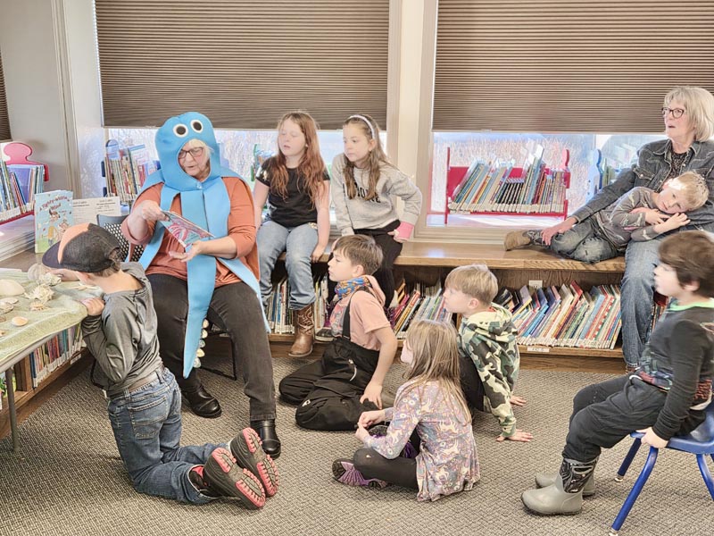 Marlene Clark reads to children at the library.Photo credit: Rachel Reynaga.