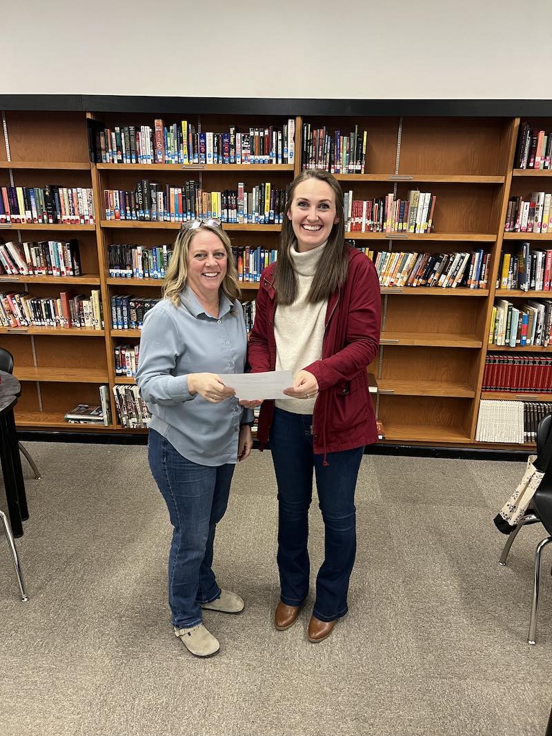 Mindy Ivey administers the oath of office to new board member Chloe Lucas at a special board meeting in January. Photo courtesy of Chloe Lucas.