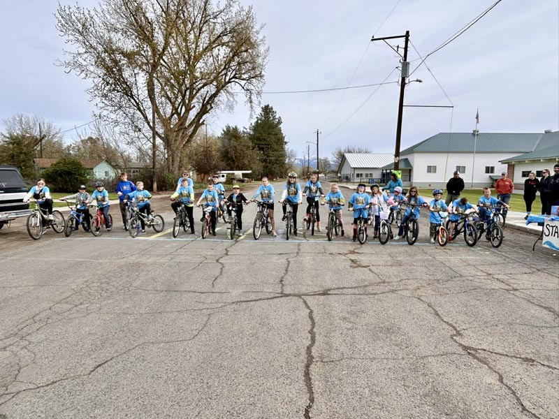 Midvale pool Bike-a-thon had a crowd of eager pedalers. Photo credit: Midvale Pool