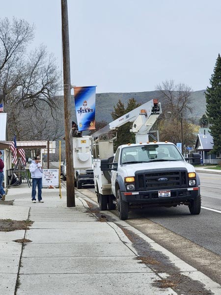 Cambridge FFA students put up banners in downtown Cambridge.Photos courtesy of Cambridge FFA.