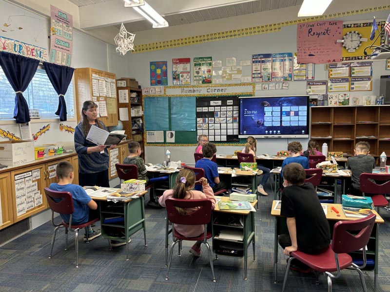 Varina Pickett teaches her third-grade class at Midvale Elementary. Photo courtesy of IdahoEdNews.org.