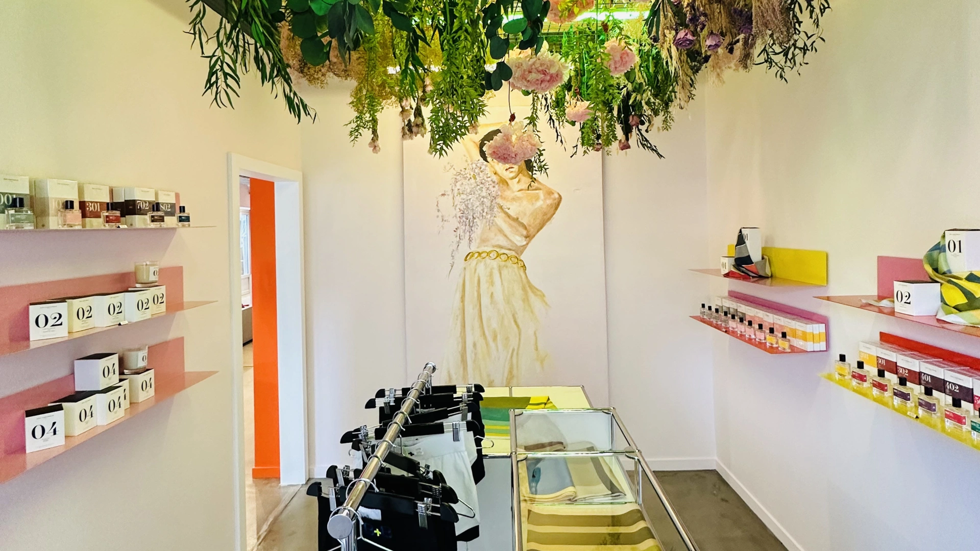 zoom sur des niches en placo et l’espace cuisine réalisés lors de la rénovation complète d’une grange