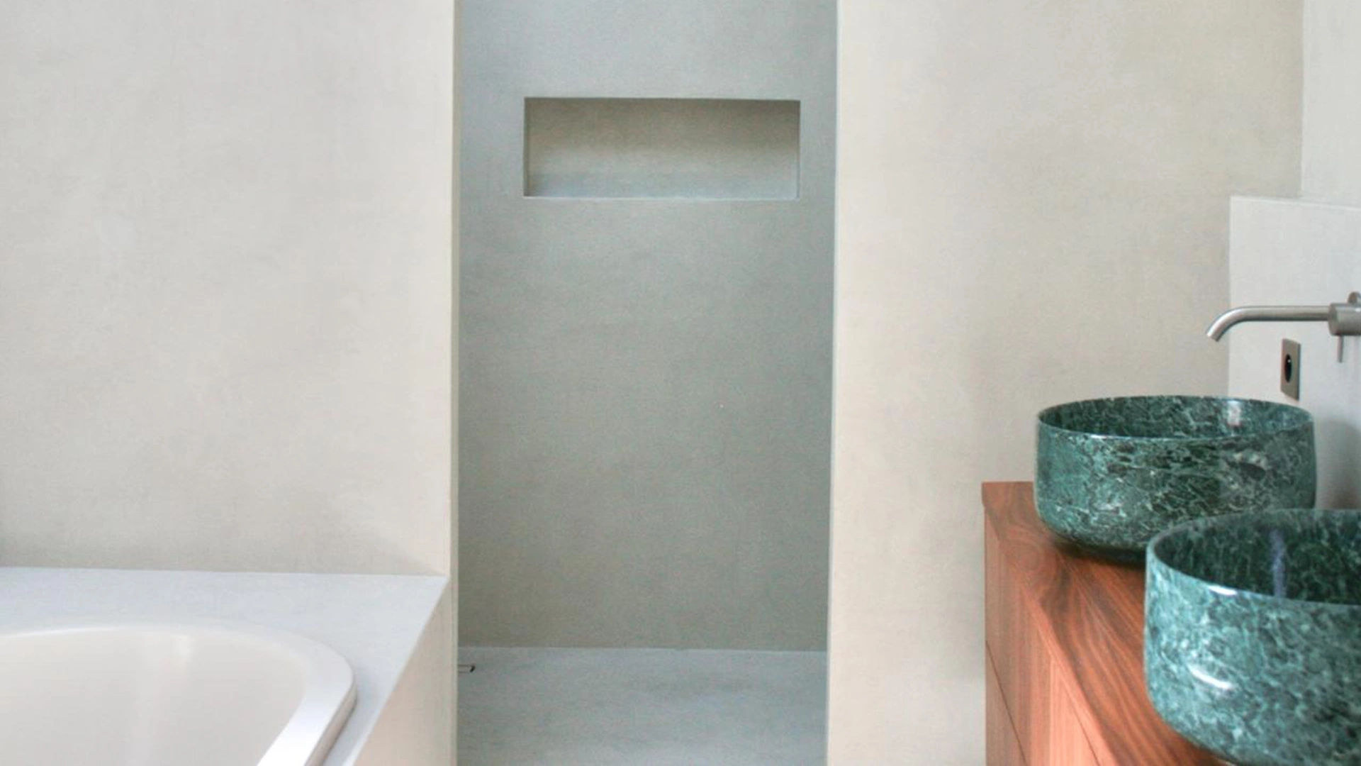 zoom sur des niches en placo et l’espace cuisine réalisés lors de la rénovation complète d’une grange