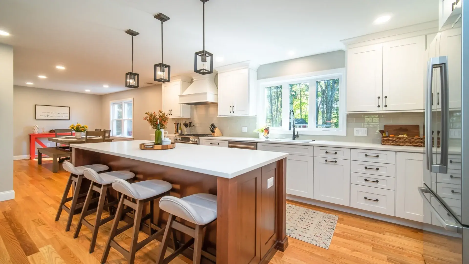 Two-tone kitchen with contrasting upper and lower cabinet colors