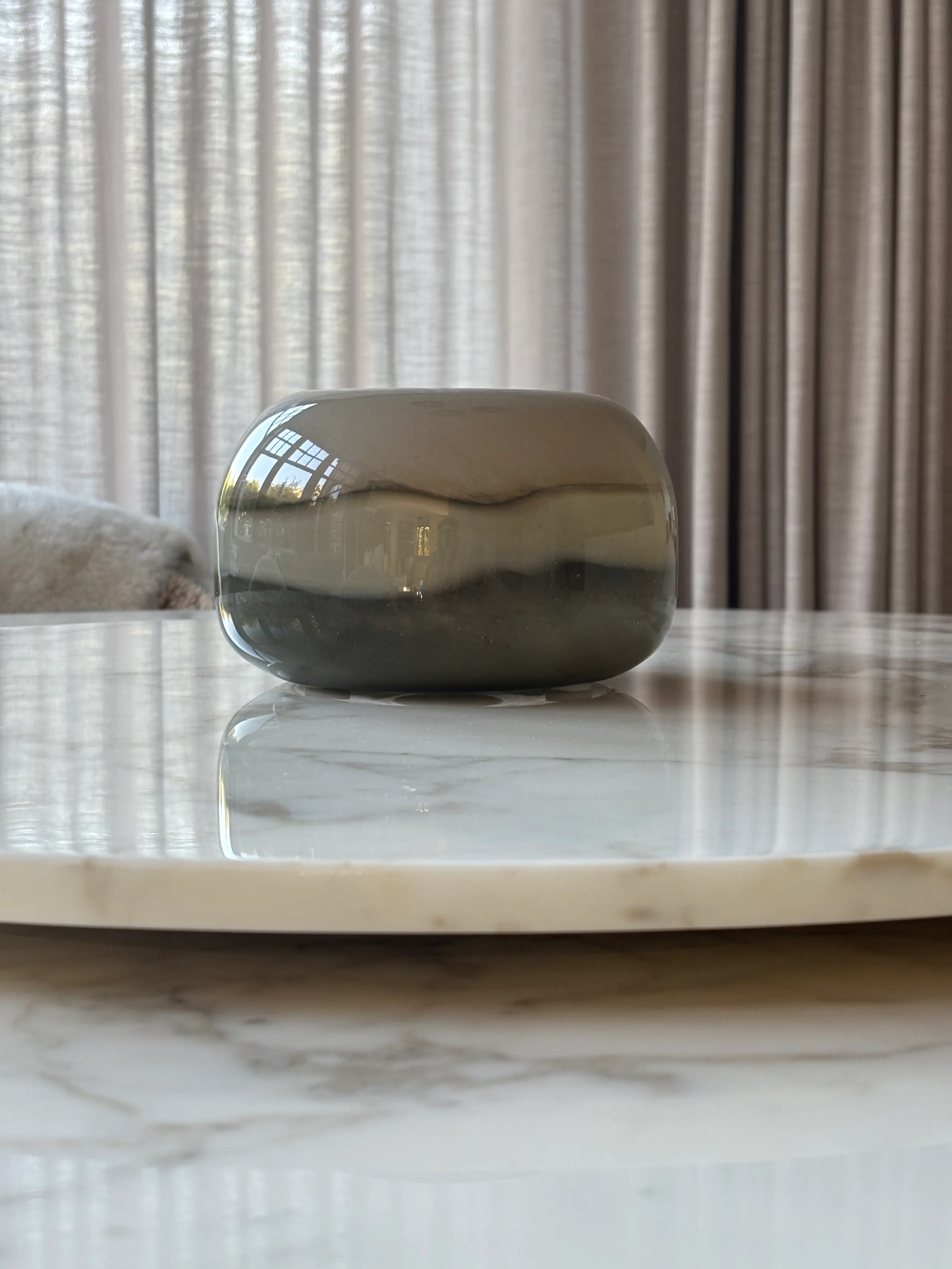 Winkelinrichting met logische klantflow, presentatiemeubels en sfeervolle verlichting