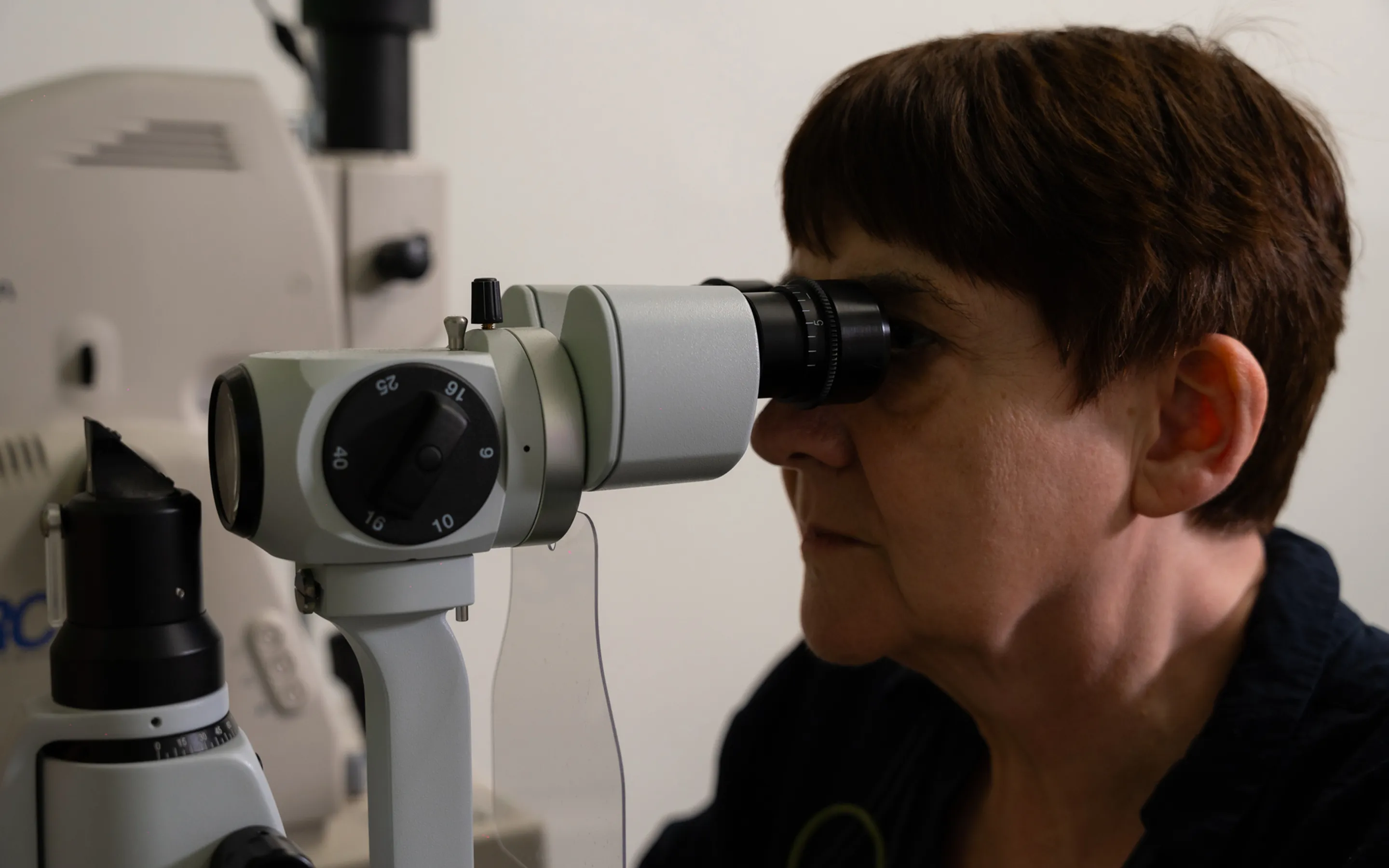 Orthokeratology contact lens fitting assessment using specialized corneal mapping equipment
