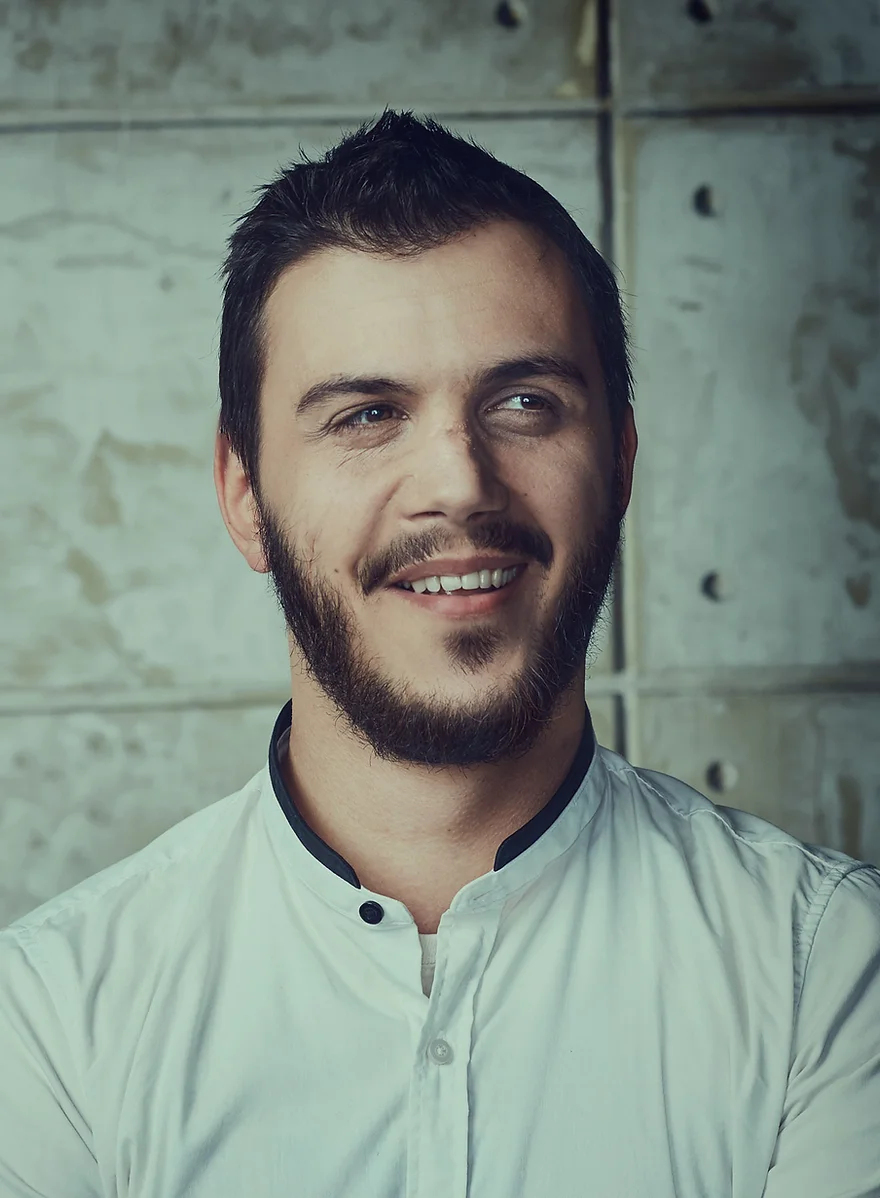 portrét jiřího lízlera architektonického a hotelového fotografa