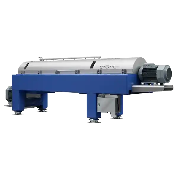 Dekanter sentrifuge i blått og rustfritt stål, industrielt utstyr for separering.