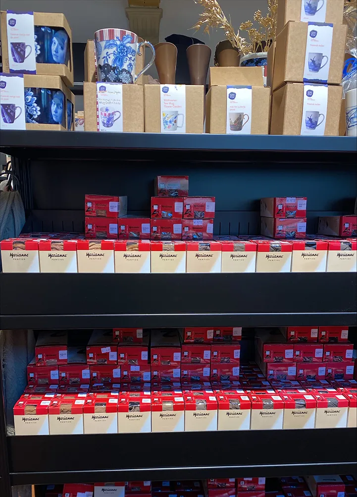 Panties en serviesartikelen van De Zeeuwse Deur