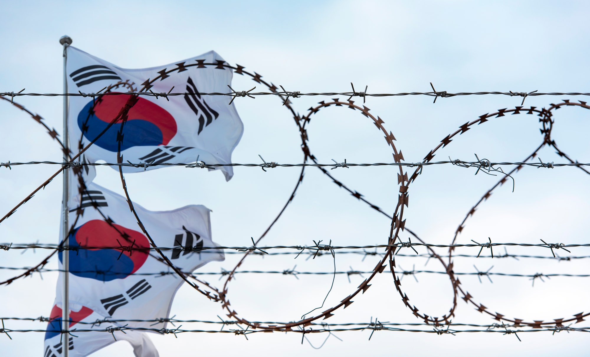 Große Südkorea Mietwagenreise ab Seoul: Südkorea Seoul DMZ Koreanische Flagge Grenzzaun