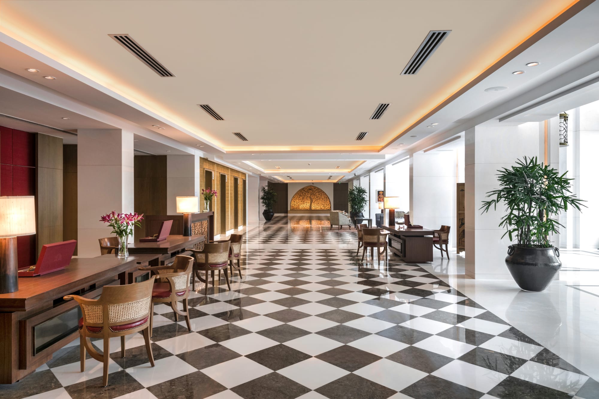 The Oberoi New Delhi: The Oberoi New Delhi Lobby
