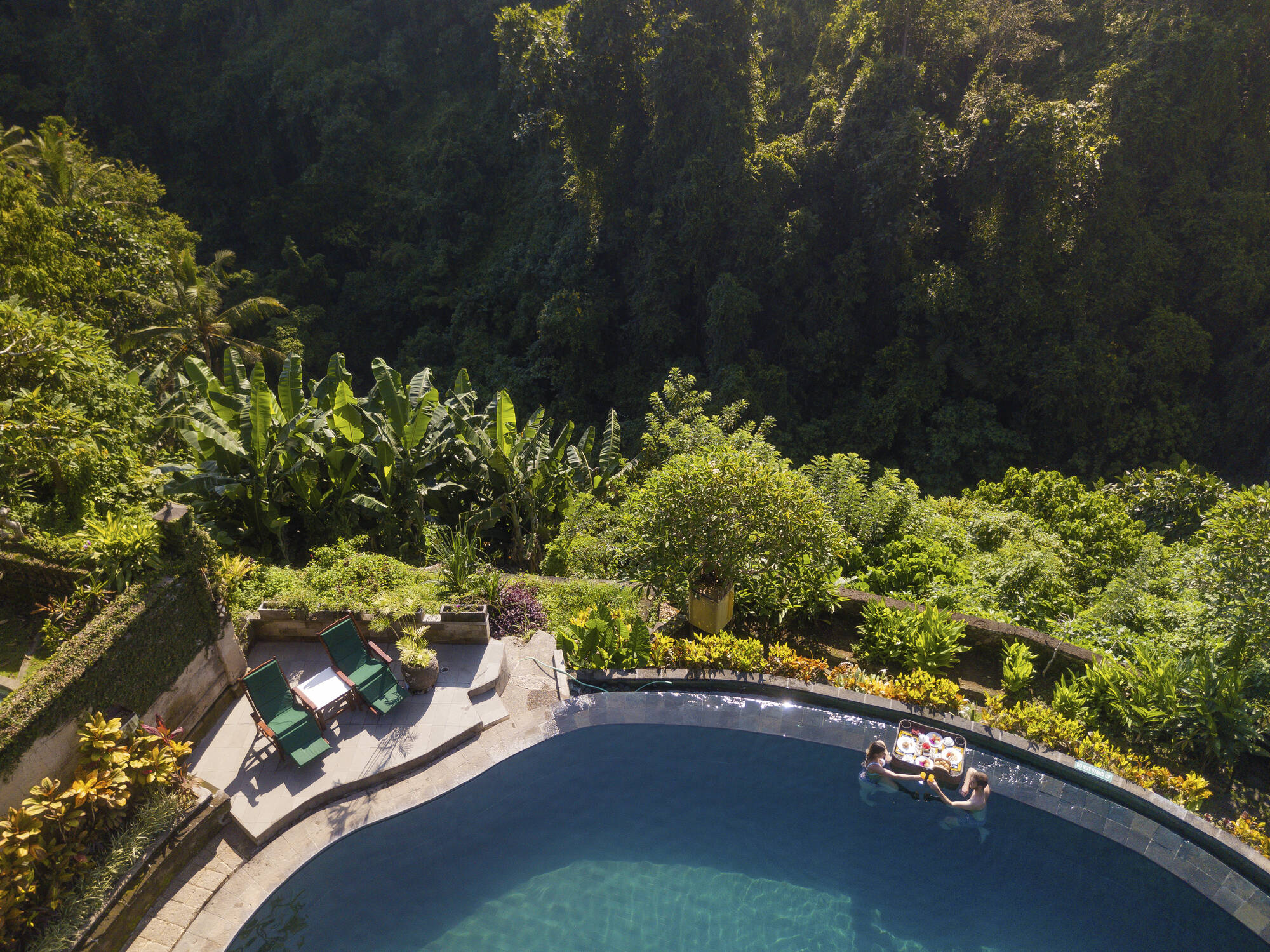 Pita Maha Resort & Spa in Zentral-Bali | Ubud: Pita Maha Resort and Spa Garden Villa - Frühstück am Pool