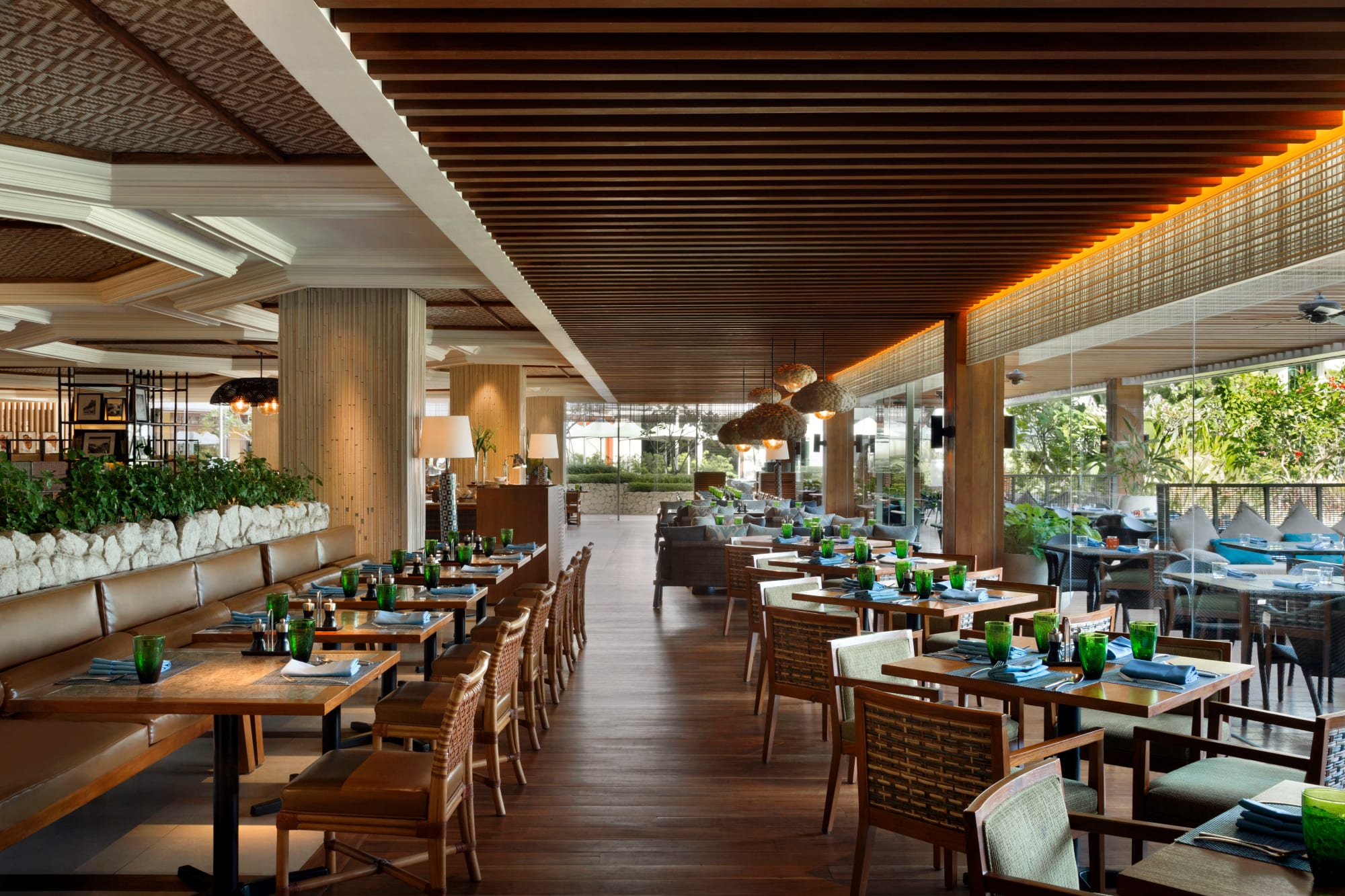 Shangri-La's Mactan Resort & Spa in Cebu: Philippinen Shangri-Las Mactan Resort and Spa Tides Restaurant