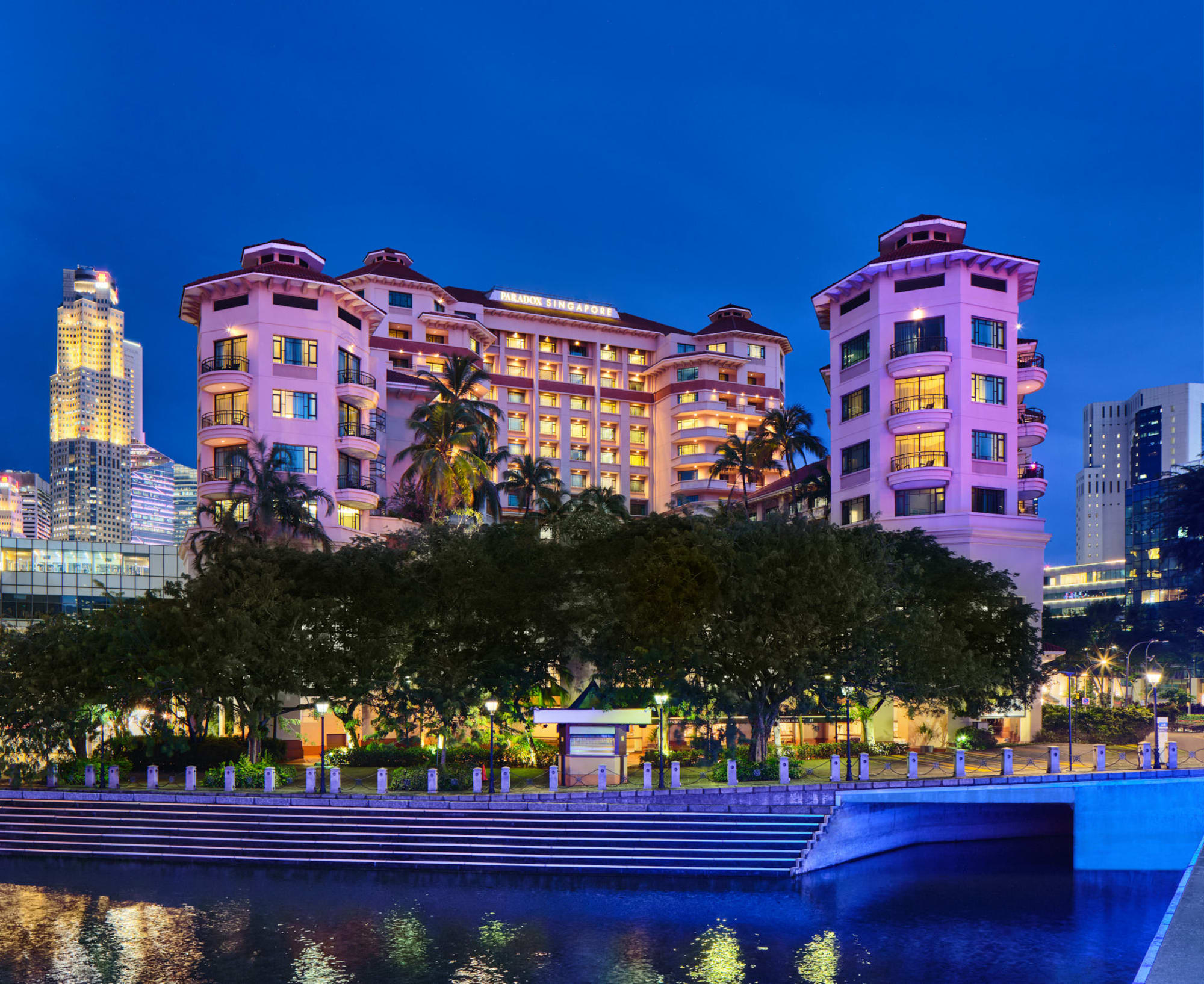 Paradox Singapore Merchant Court at Clarke Quay in Singapur: Paradox Singapore Merchant Court at Clarke Quay Exterior Night