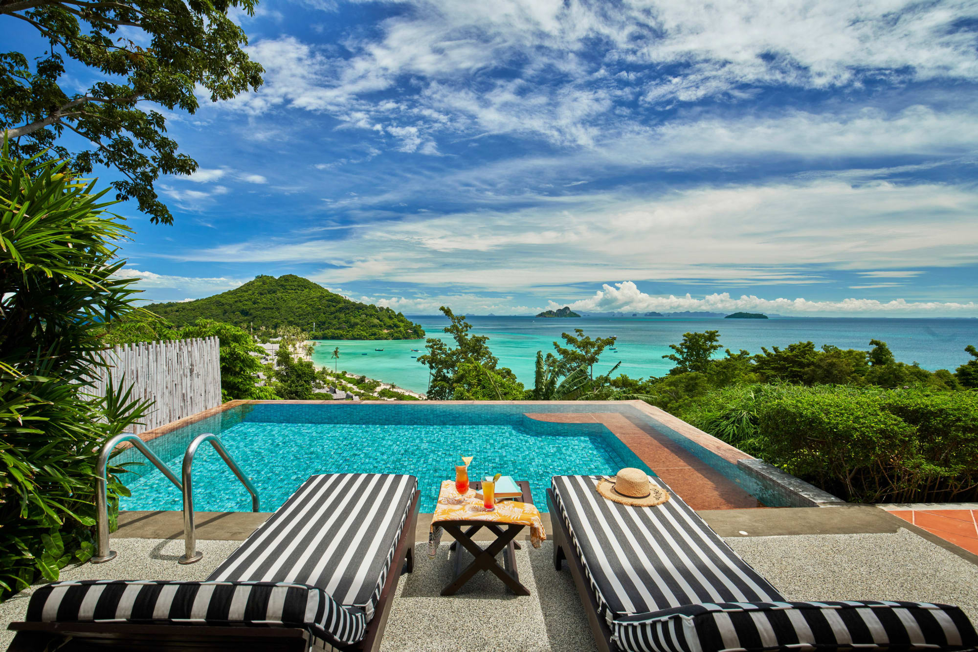 SAii Phi Phi Island Village in Ko Phi Phi: SAii Phi Phi Island Village - Meerblickvilla Hangseite