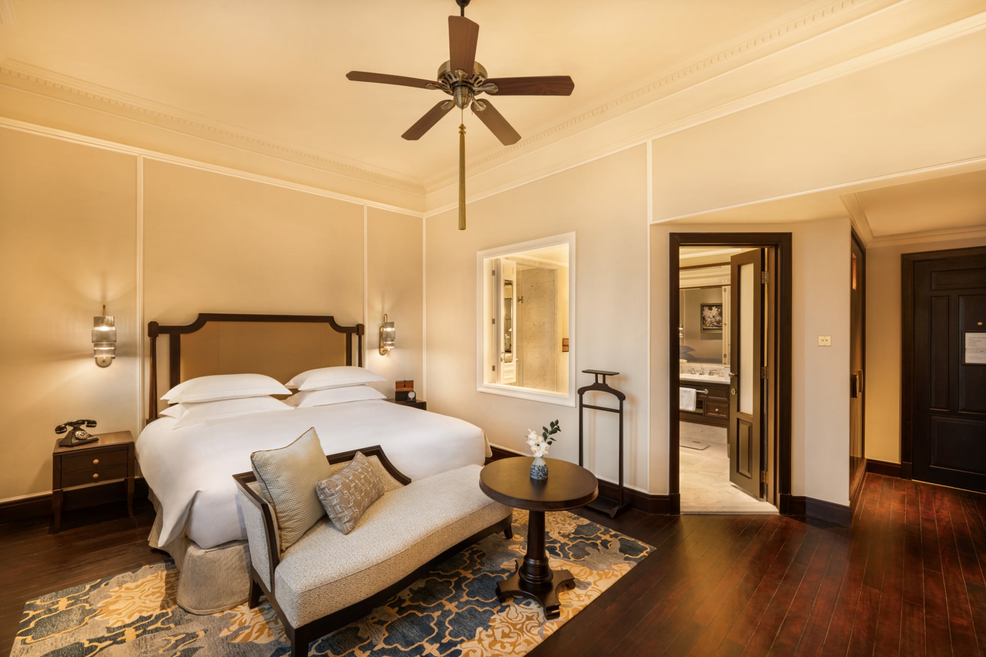 Sofitel Legend Metropole Hanoi: Sofitel Legend Metropole Hanoi Grand Luxury Zimmer