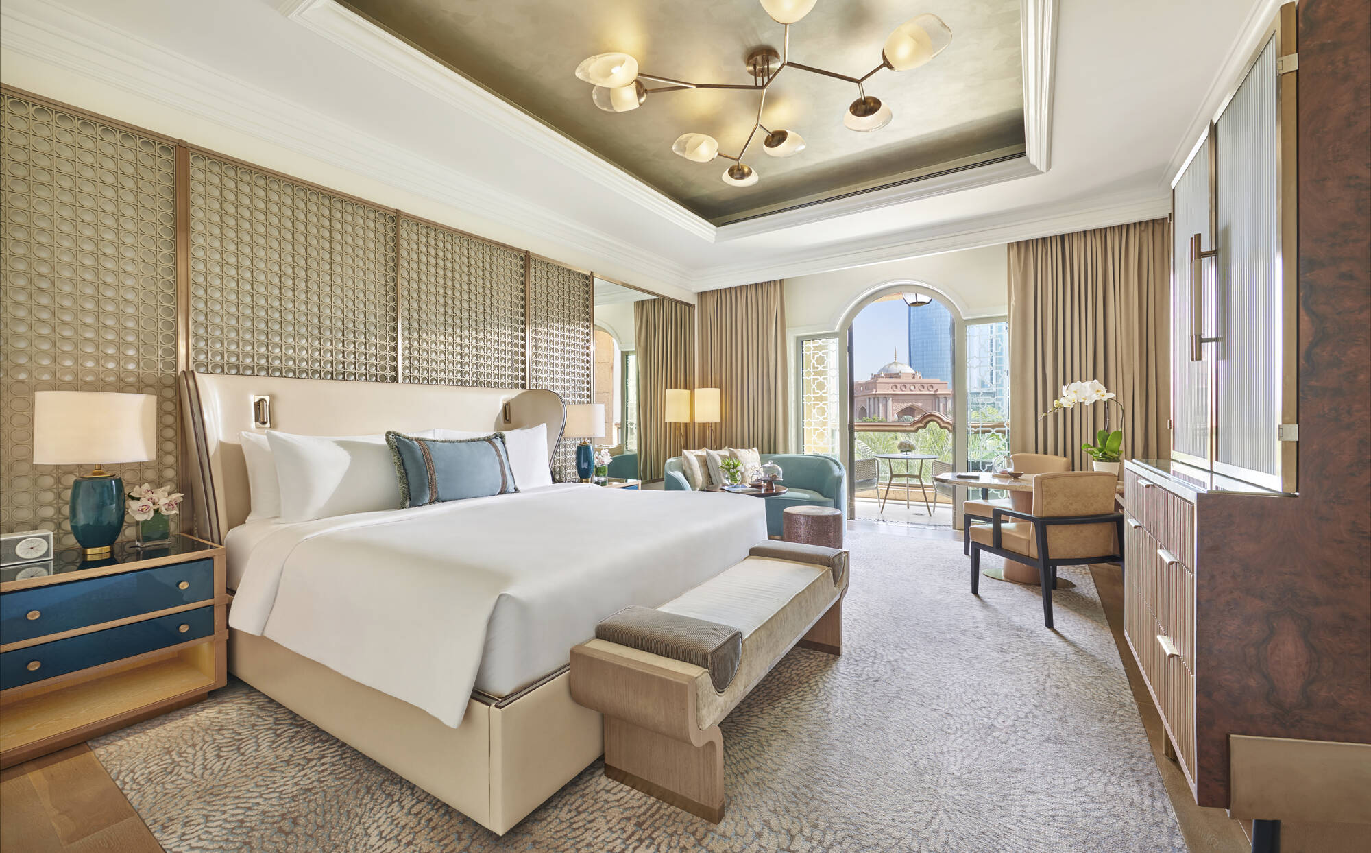 Emirates Palace in Abu Dhabi: Emirates Palace - Deluxe City View Zimmer
