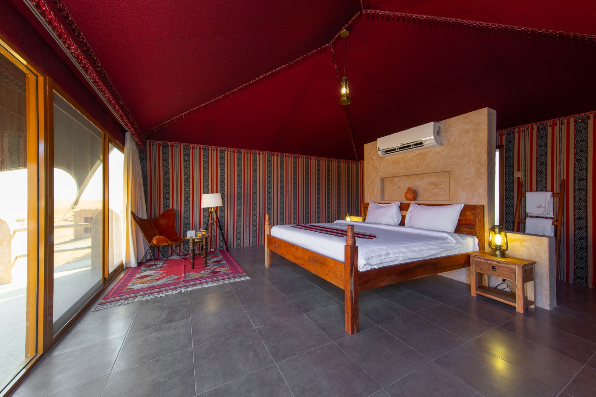 Thousand Nights Camp in Wüste: Oman Thousand Nights Camp - Deluxe Zelt