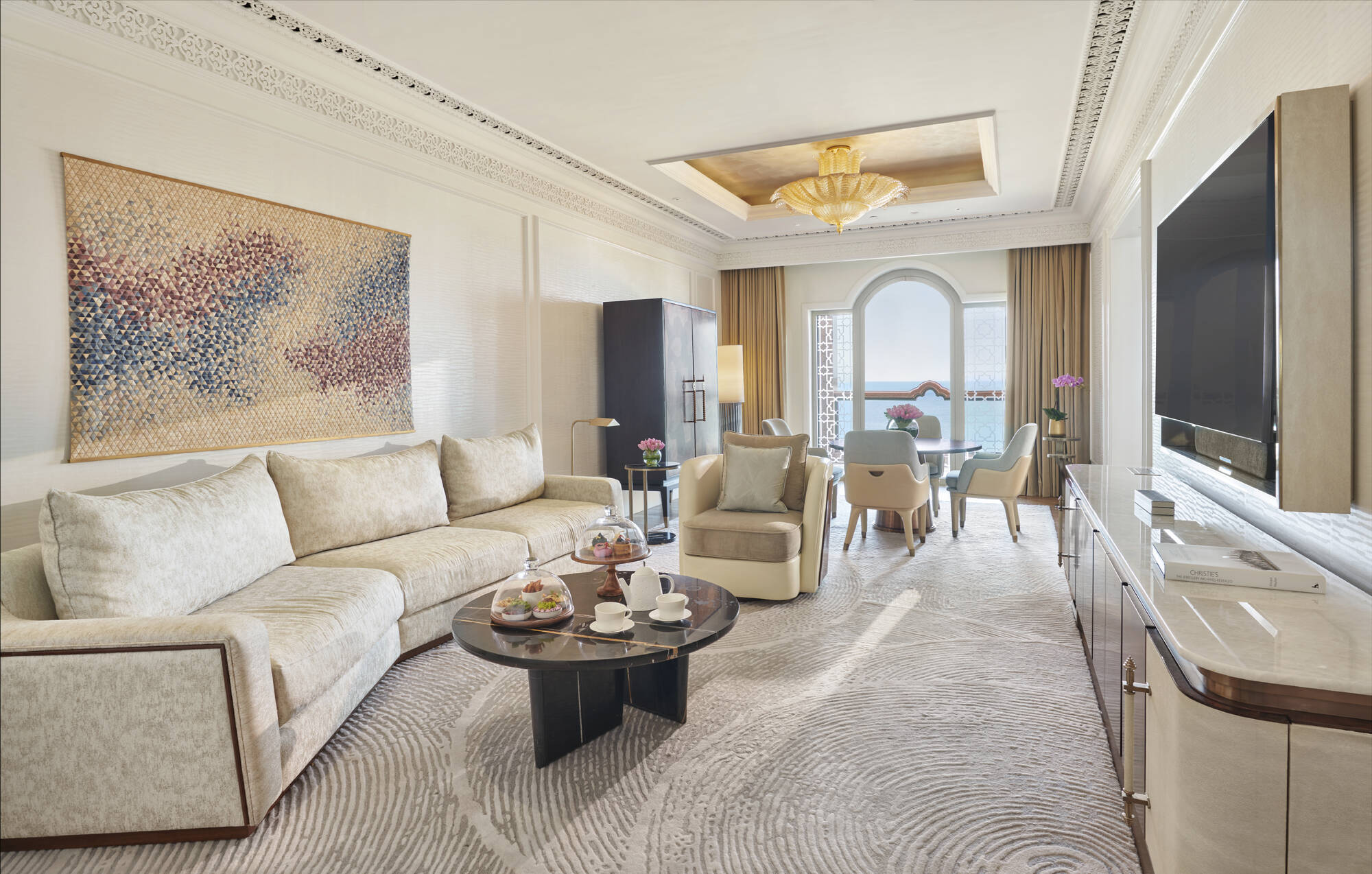 Emirates Palace in Abu Dhabi: Emirates Palace - Sea View Suite Wohnzimmer