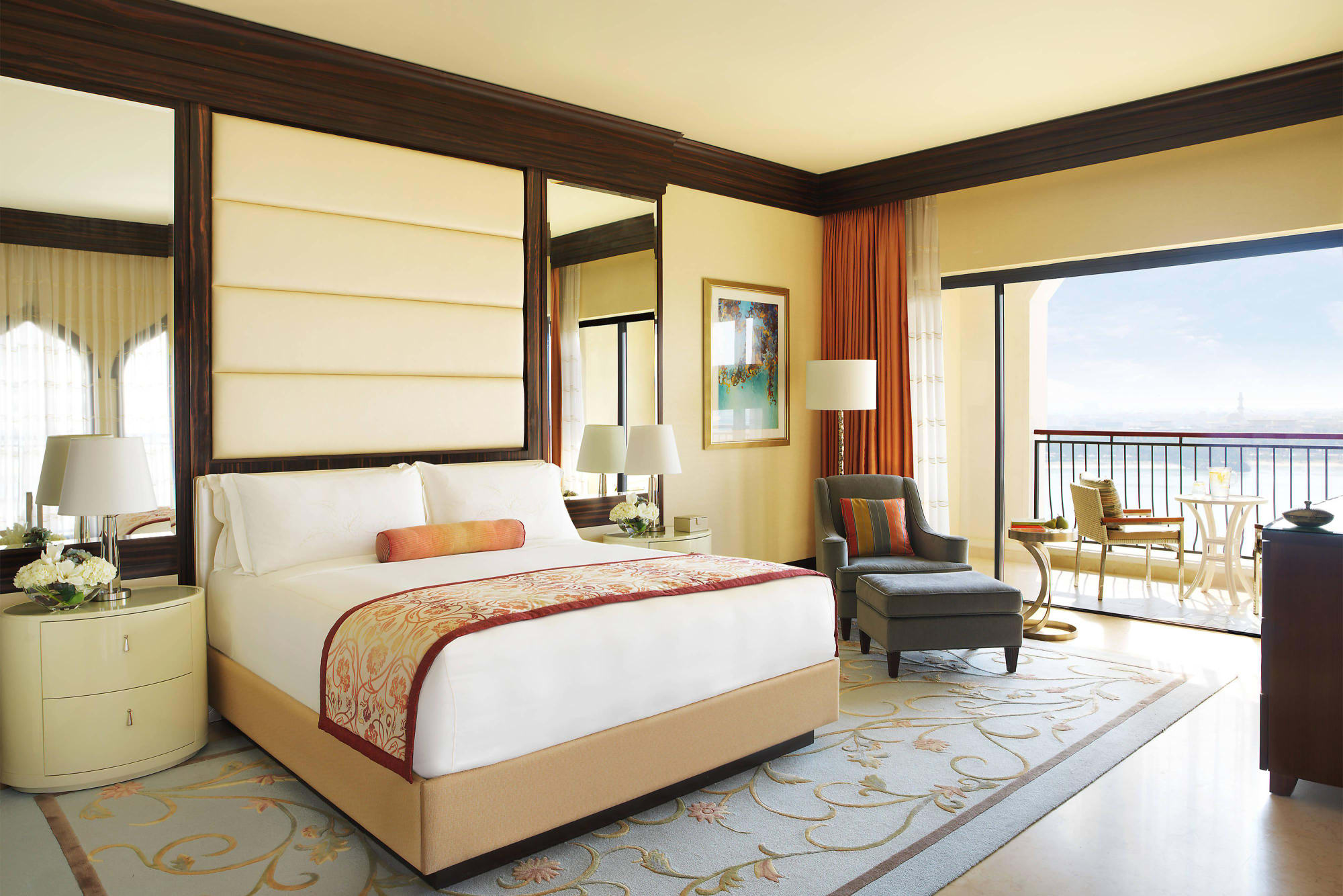The Ritz-Carlton Abu Dhabi: The Ritz-Carlton Abu Dhabi Grand Canal - Wohnbeispiel